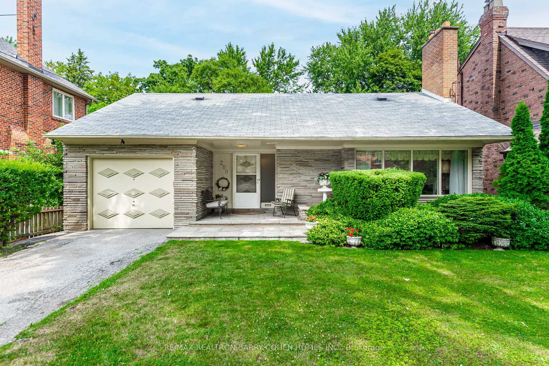 200 Cortleigh Boulevard, Lawrence Park / Bedford Park, ON M5N 1P5 - Photo 1