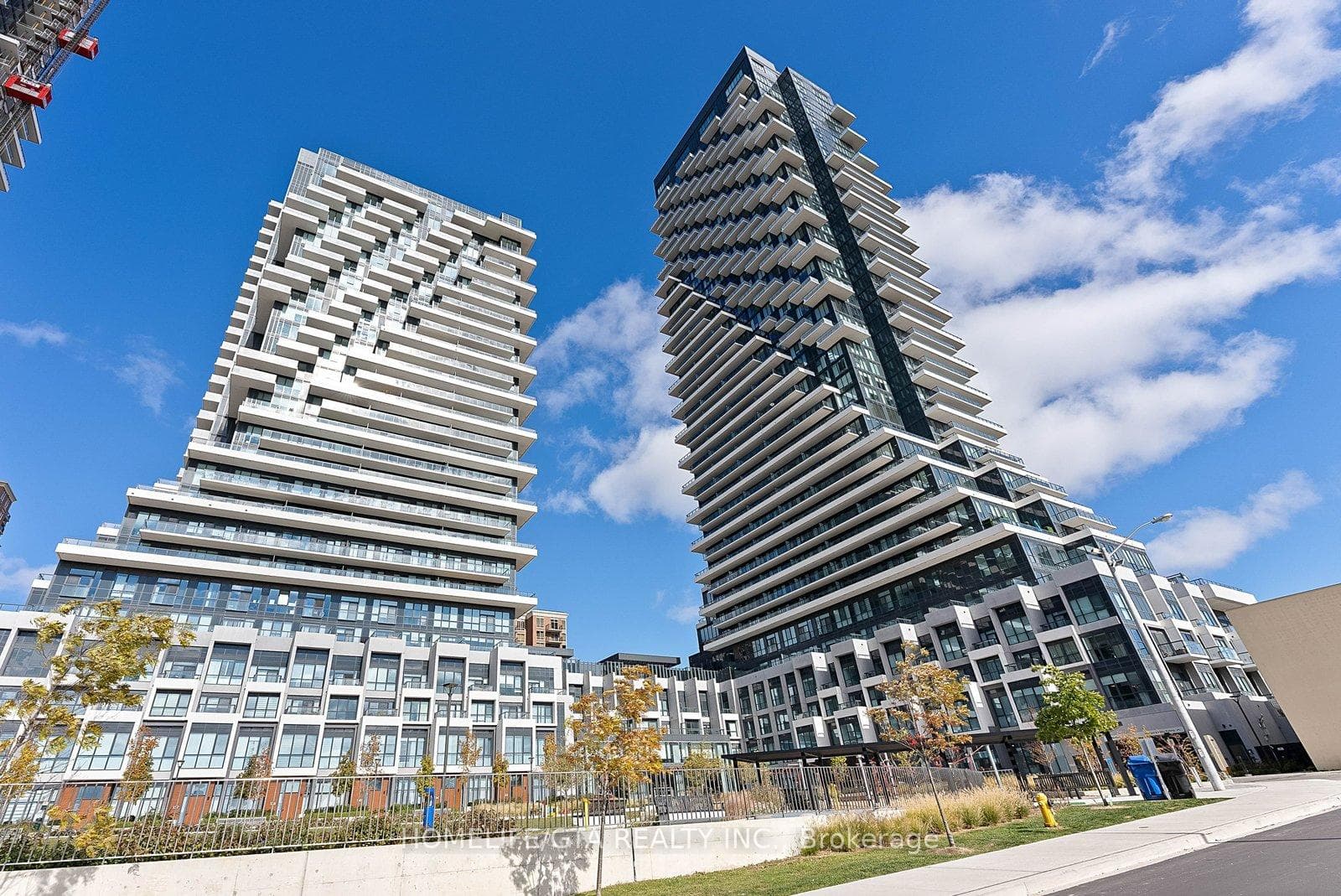 20 Inn On The Park Drive Unit 939, Don Mills / Parkwoods / Victoria Village, ON M3C 0P8 - Photo 1