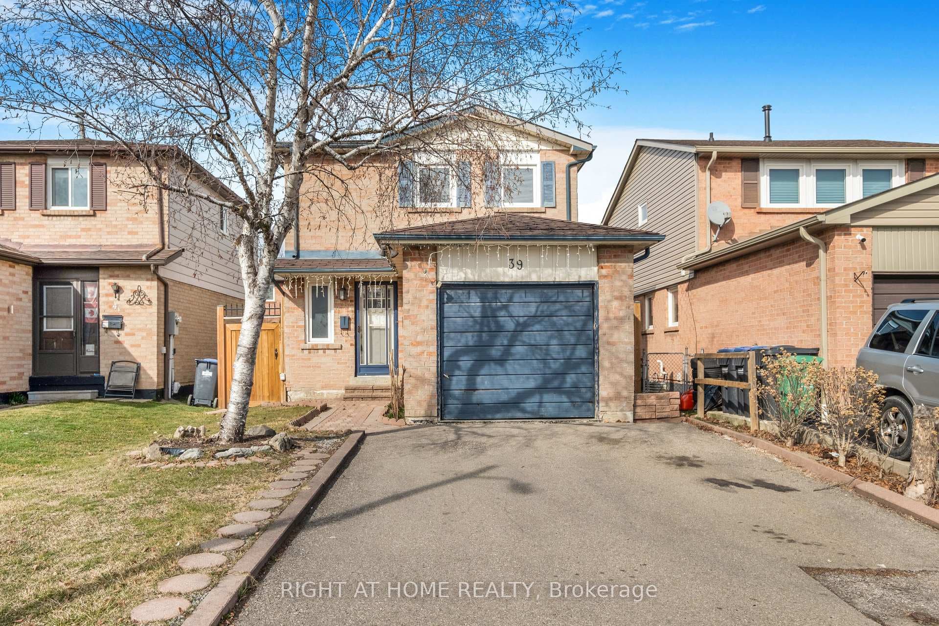 39 Martindale UPPER Crescent, Brampton, ON L6X 2V7 - Photo 1