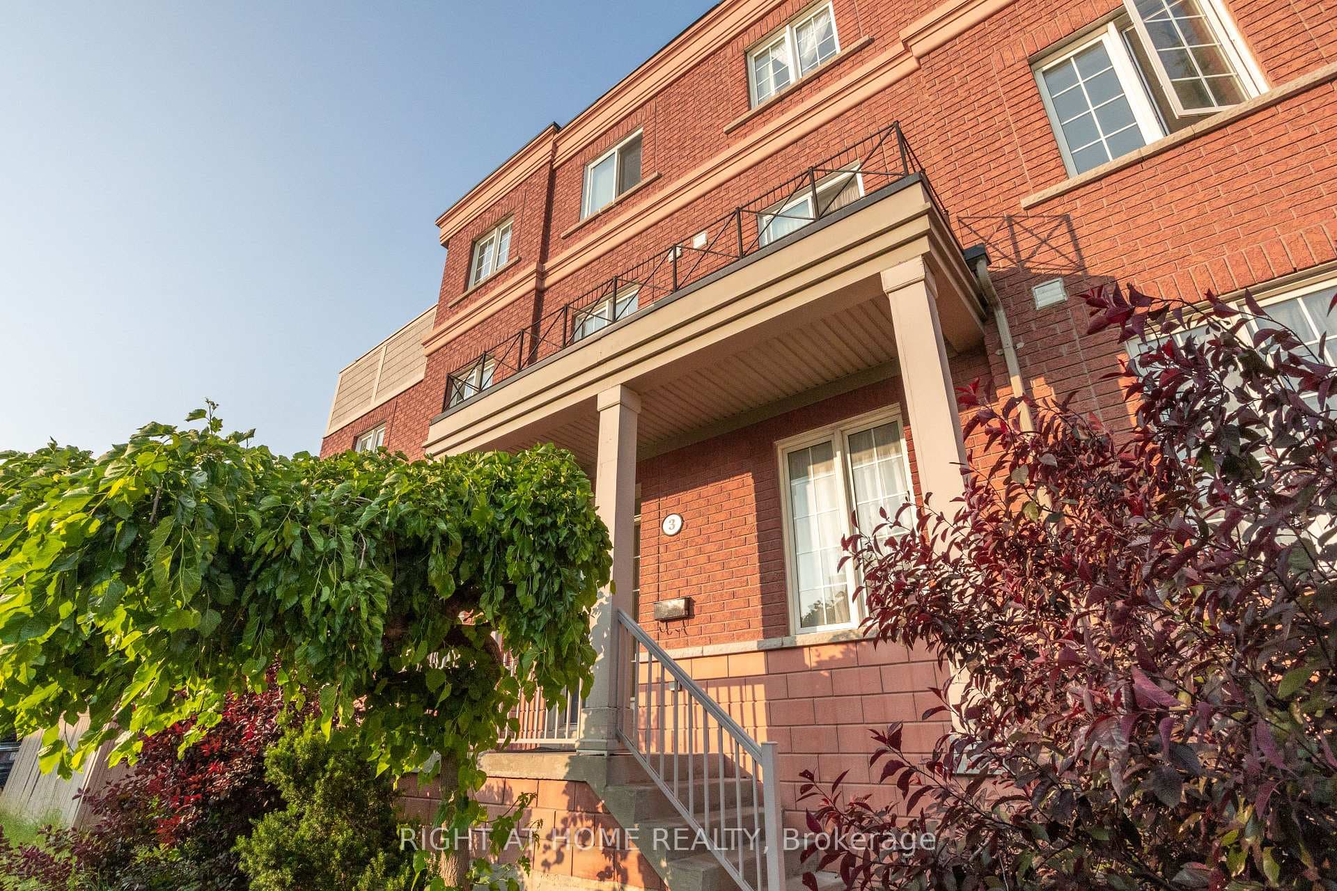 3 Herzberg Gardens, Downsview / Black Creek, ON M3J 3P5 - Photo 1