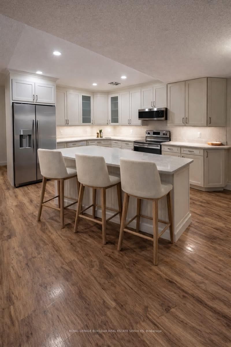 15 Elizabeth Street Unit 101, Mississauga, ON L5G 2Z3 - Photo 1
