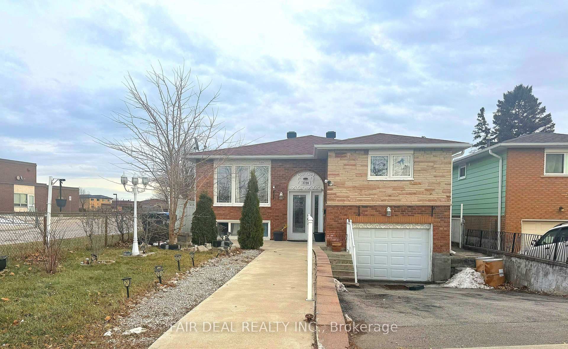 3720 Brandon Gate Drive, Mississauga, ON L4T 3M8 - Photo 1