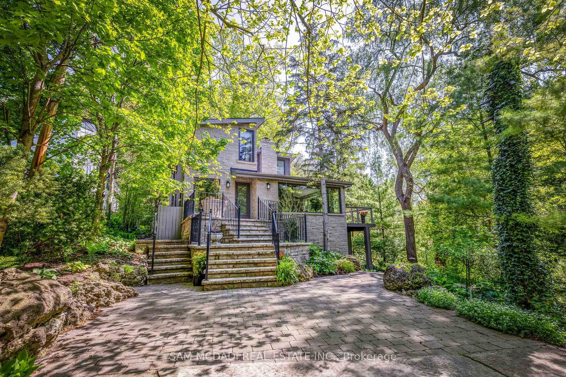 1273 Queen Victoria Avenue, Mississauga, ON L5H 3H2 - Photo 1