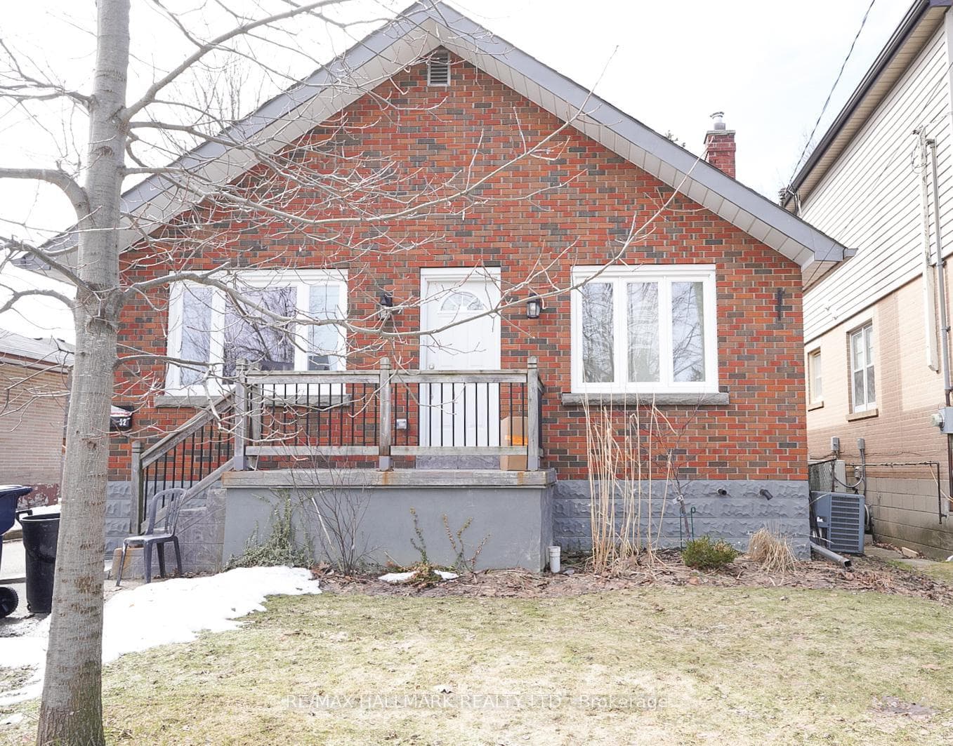52 Sandown Ave