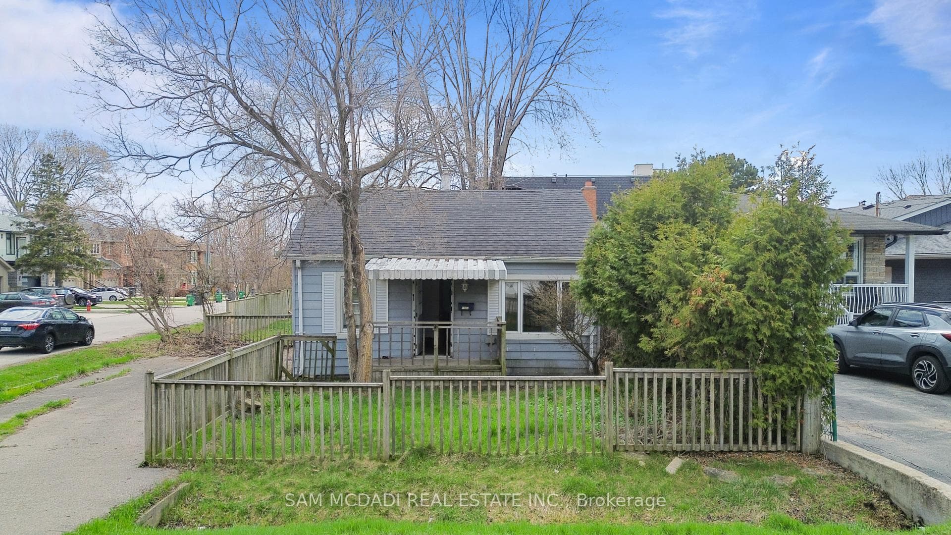 1062 West Avenue, Mississauga, ON L5E 1W2 - Photo 1