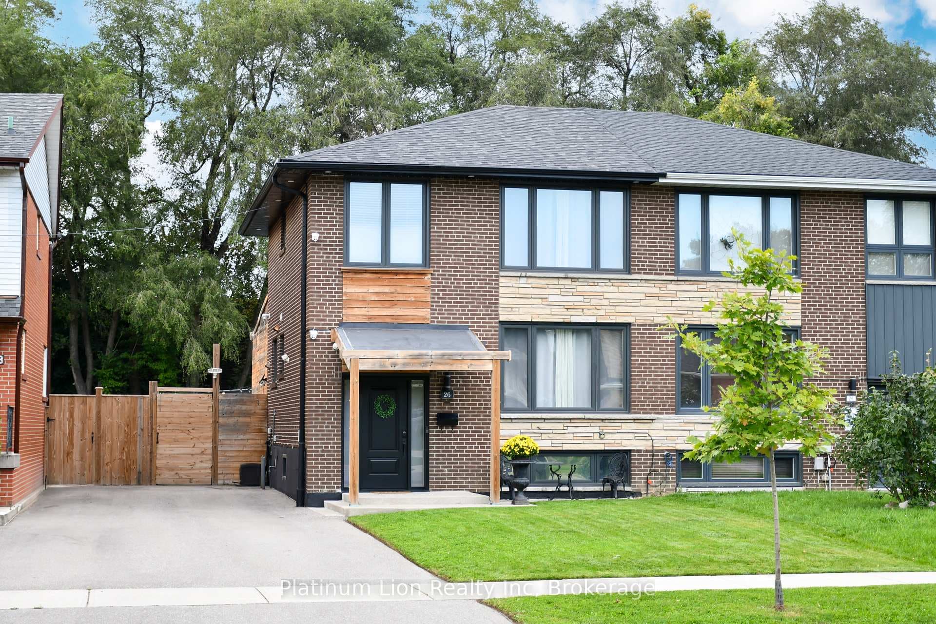 26 Waterbury Drive, Etobicoke (Kingsview Village / Humber Heights), ON M9R 3X6 - Photo 1