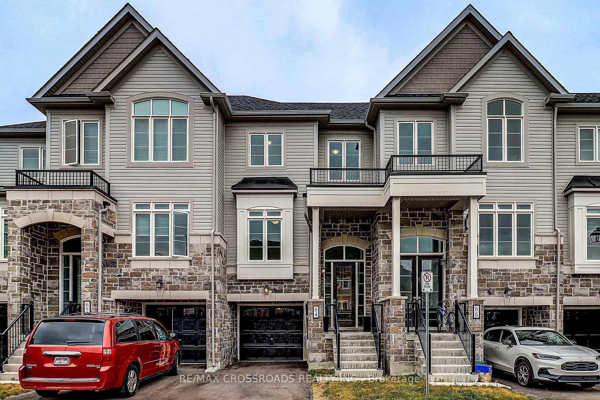 64 Lyall Stokes Circle, East Gwillimbury, ON L0G 1M0 - Photo 1