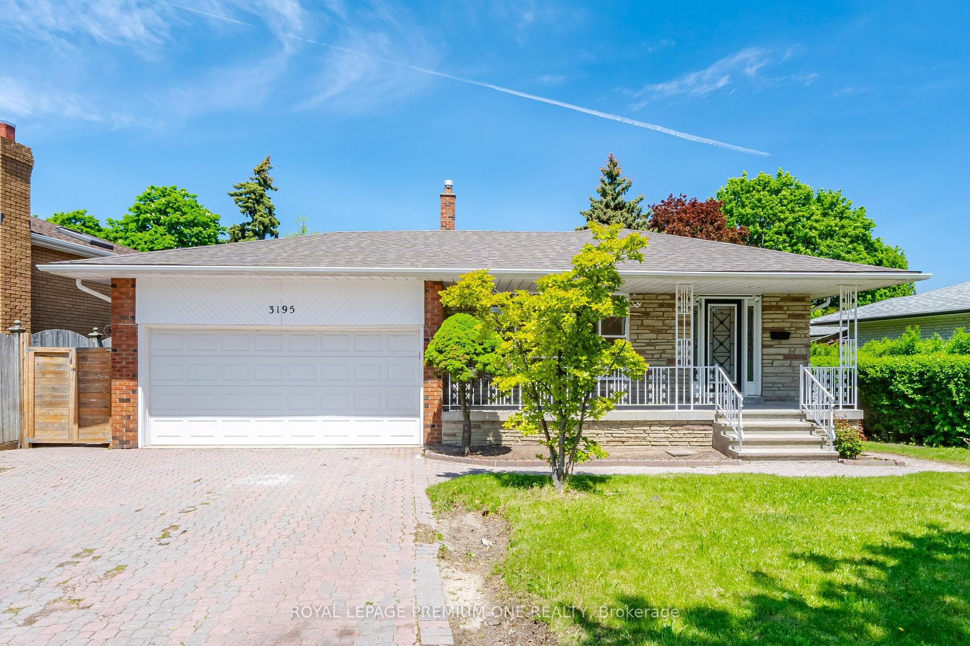 3195 Golden Orchard Drive, Mississauga, ON L4Y 3G7 - Photo 1