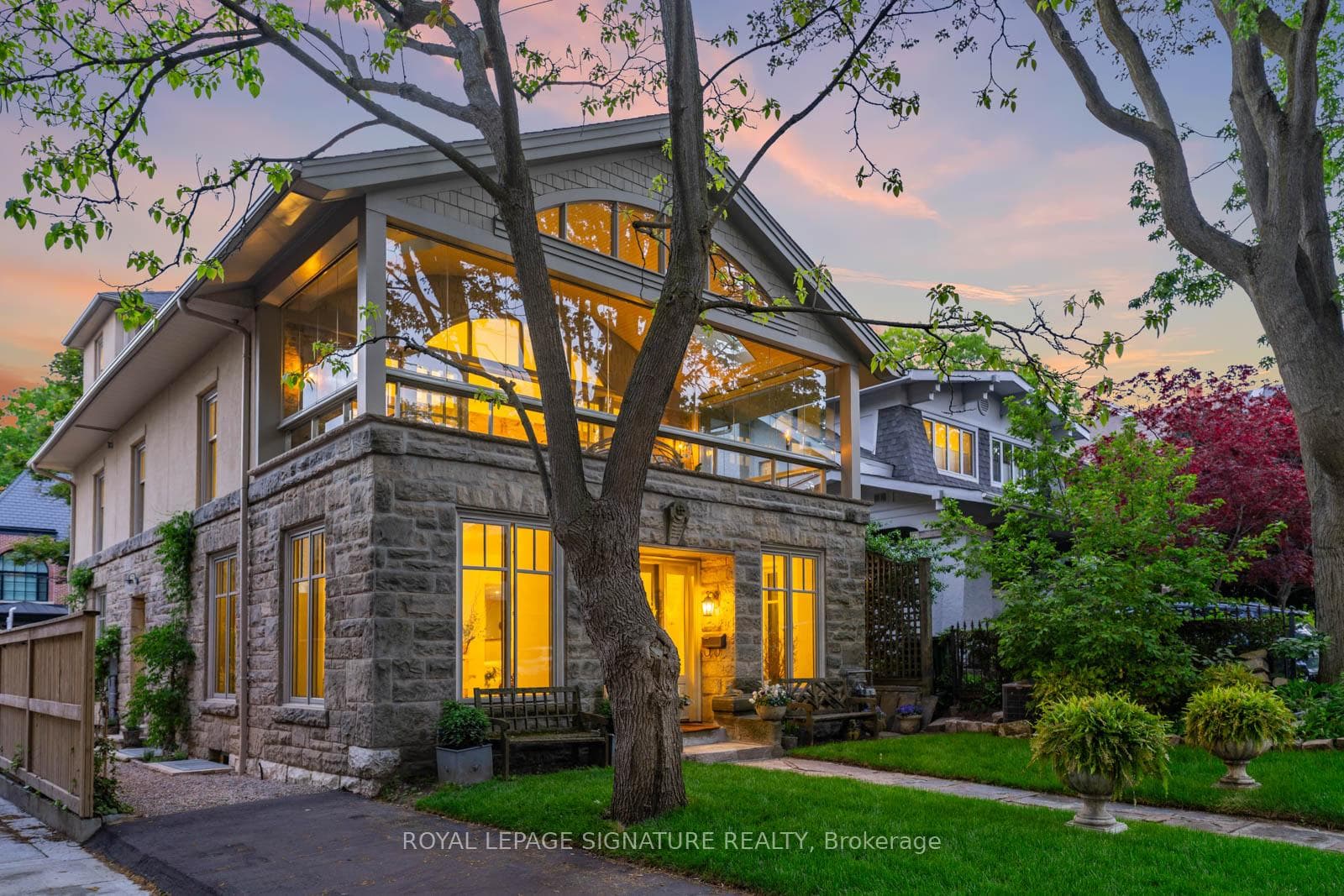 4 Neville Park Boulevard, The Beaches / Upper Beaches, ON M4E 3P6 - Photo 1