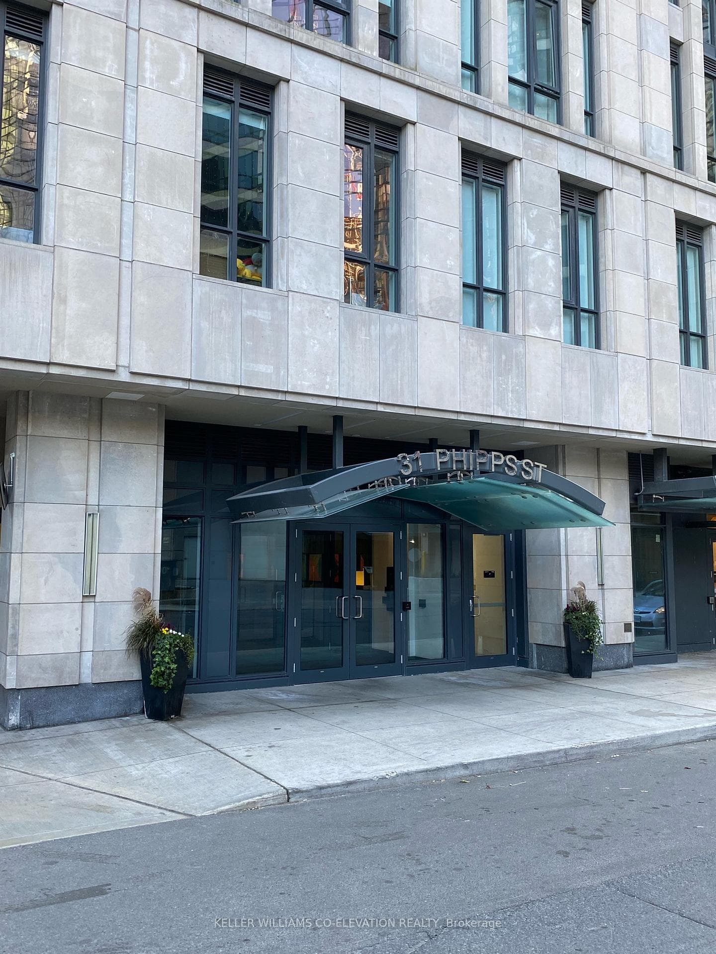 31 Phipps Street Unit R413, Downtown Toronto / Waterfront, ON M5S 3C4 - Photo 1