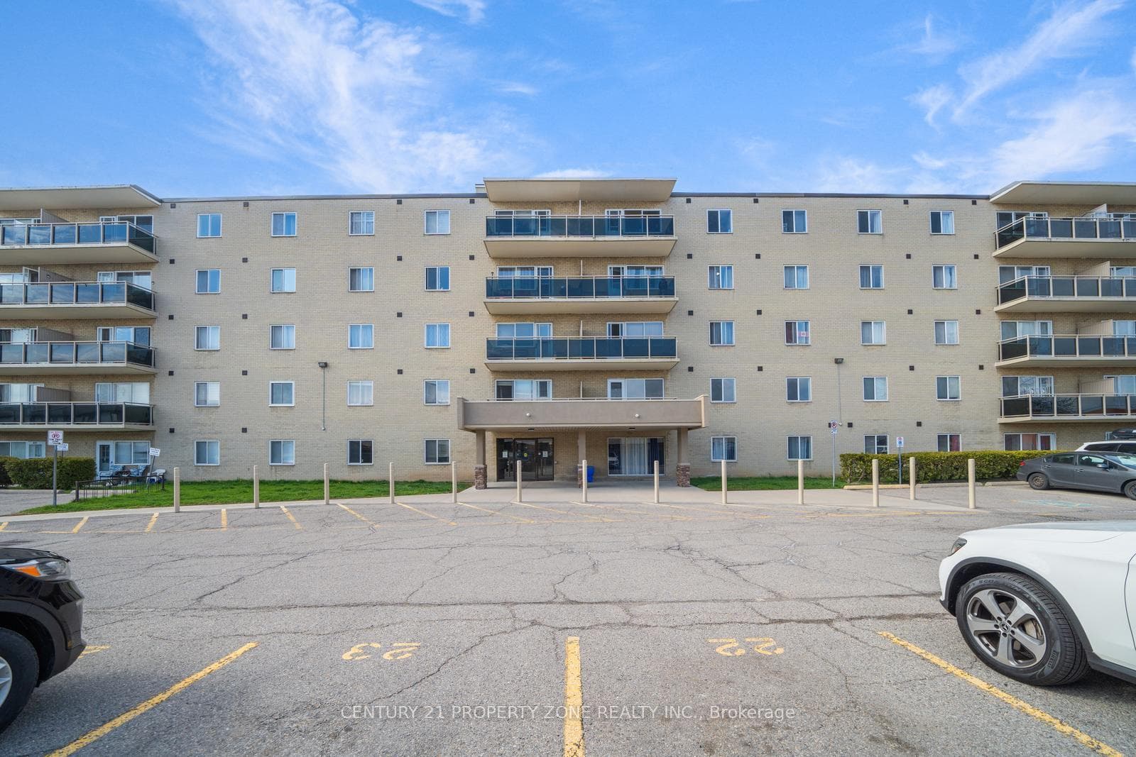 936 Glen Street Unit 411, Oshawa, ON L1J 5Z7 - Photo 1