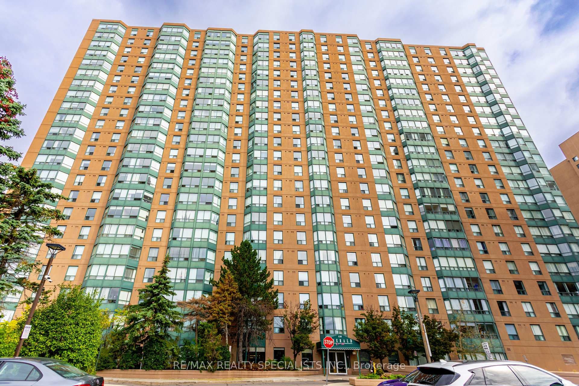 135 Hillcrest Avenue Unit 1101, Mississauga, ON L5B 4B1 - Photo 1