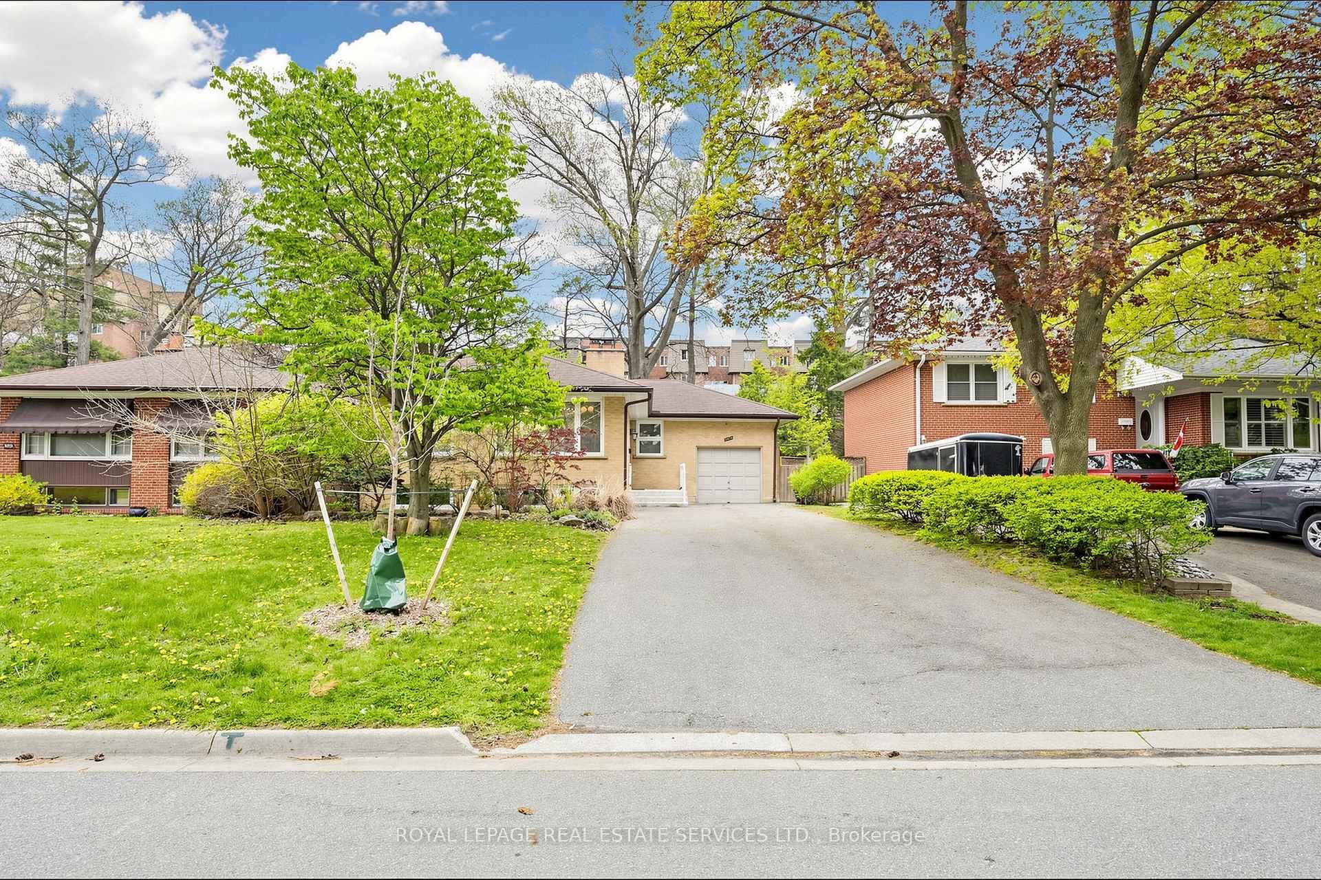 3009 O'Hagan Drive, Mississauga, ON L5C 2C4 - Photo 1