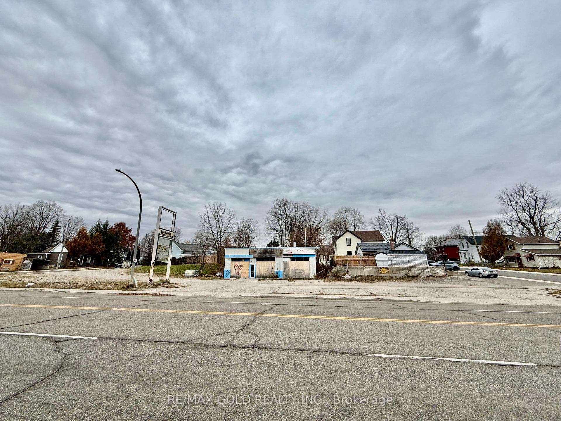 201 DUNDAS STREET