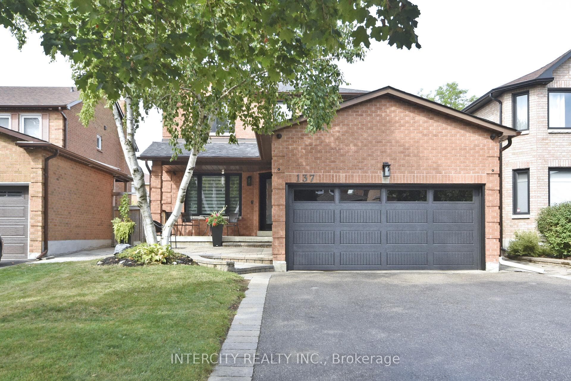 137 Largo Crescent, Vaughan, ON L6A 1N1 - Photo 1