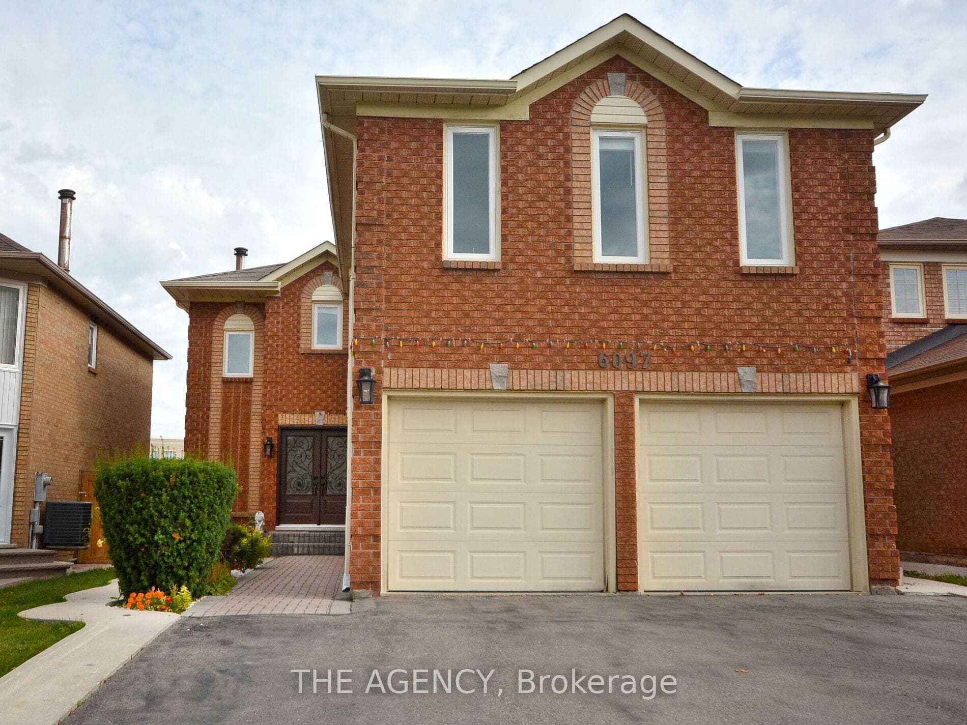 6097 Douguy Boulevard Unit Upper, Mississauga, ON L5V 1B2 - Photo 1