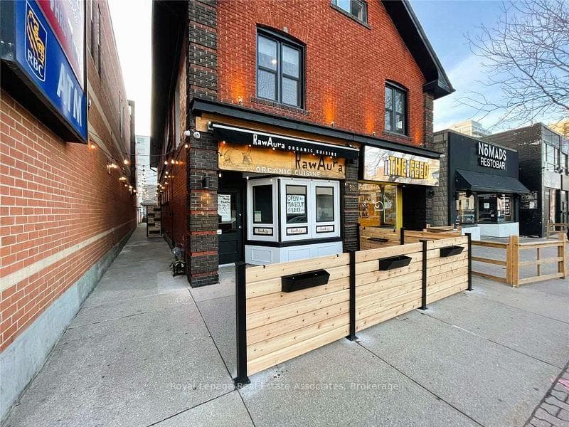 94 Lakeshore Road Unit 201+B, Mississauga, ON L5G 1E3 - Photo 1