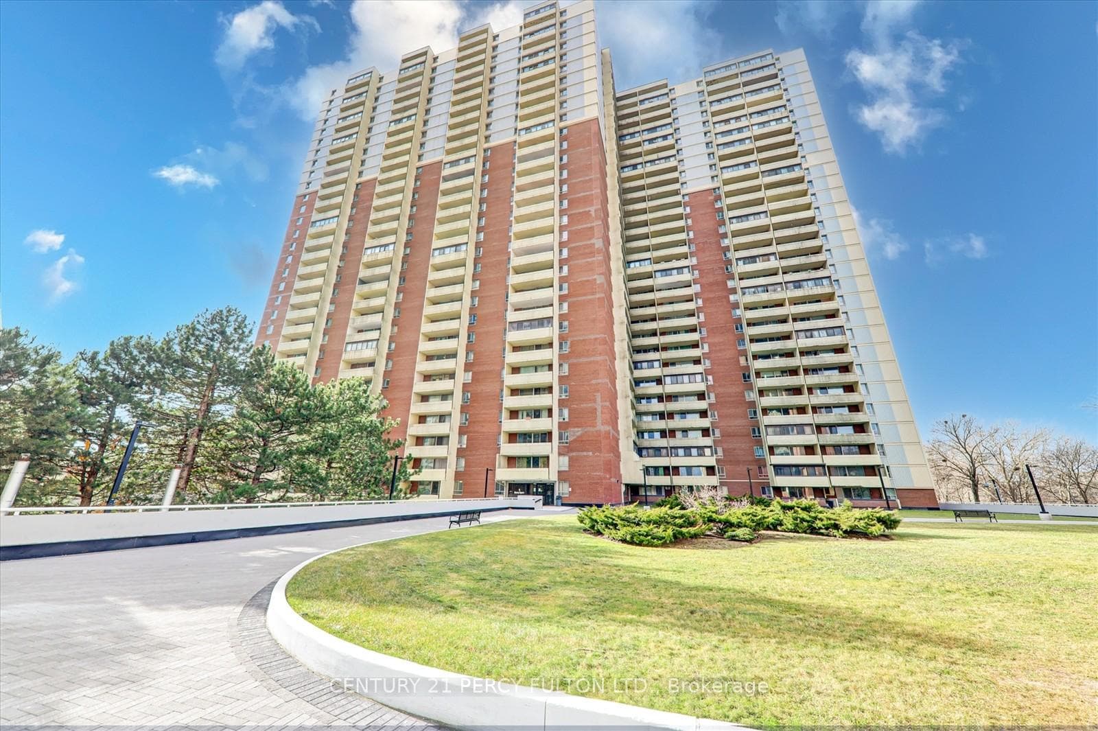 1 Massey Square Unit 816, Danforth / East York, ON M4C 5L4 - Photo 1