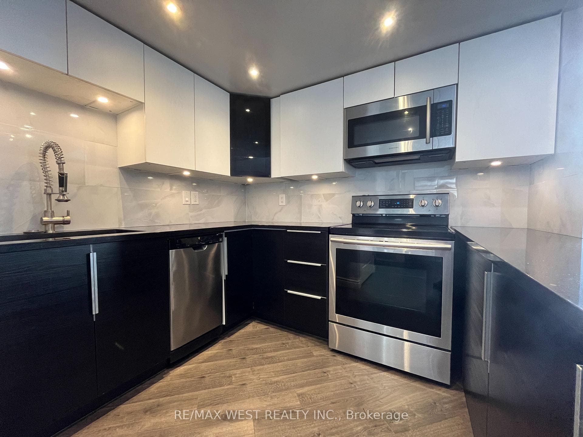 300 Webb Drive Unit 1007, Mississauga, ON L5B 3W3 - Photo 1