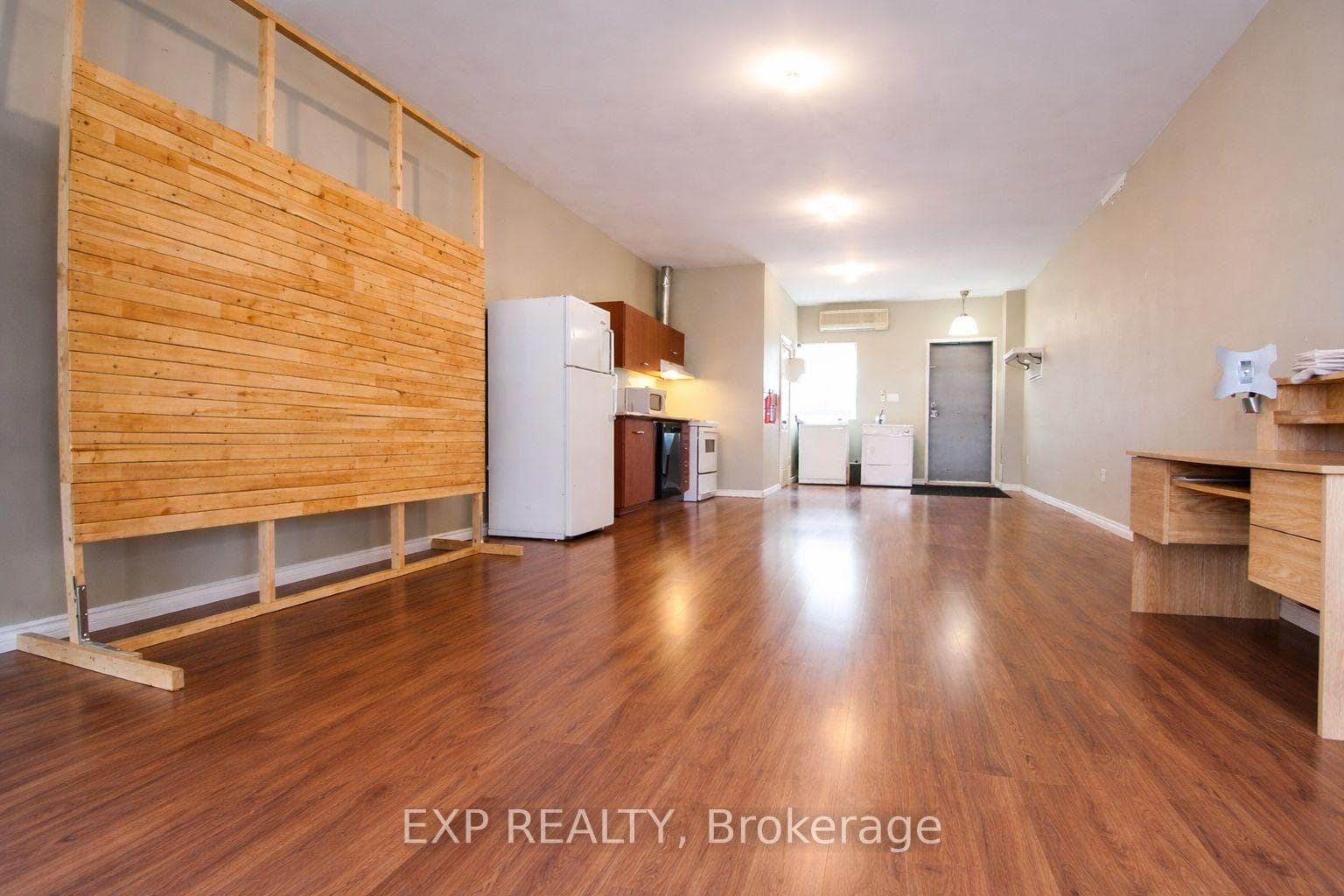 1038 Coxwell Avenue Unit 2nd Floor, Danforth / East York, ON M4C 3G5 - Photo 1