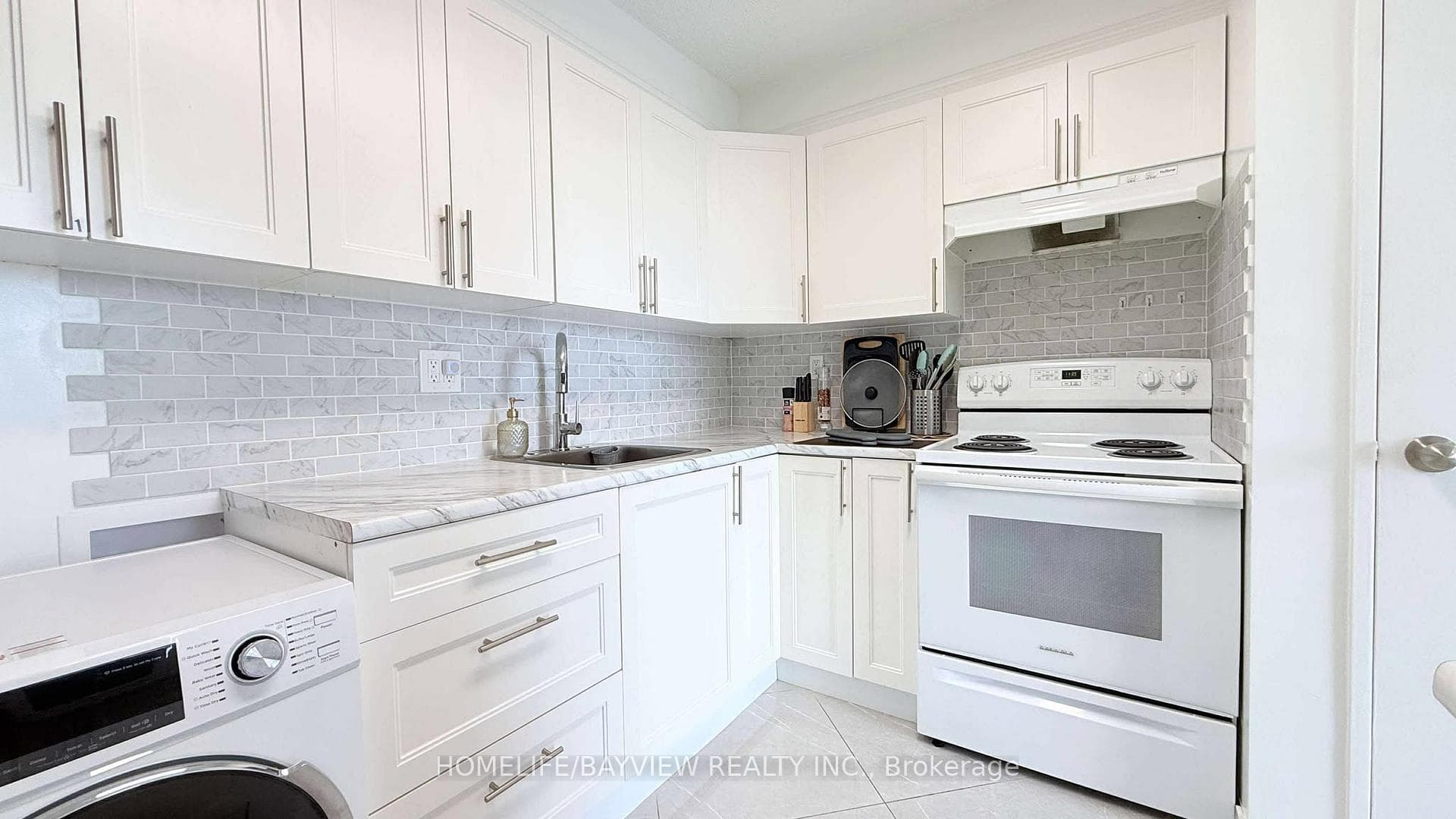 4645 Jane Street Unit 909, Downsview / Black Creek, ON M3N 2K9 - Photo 1