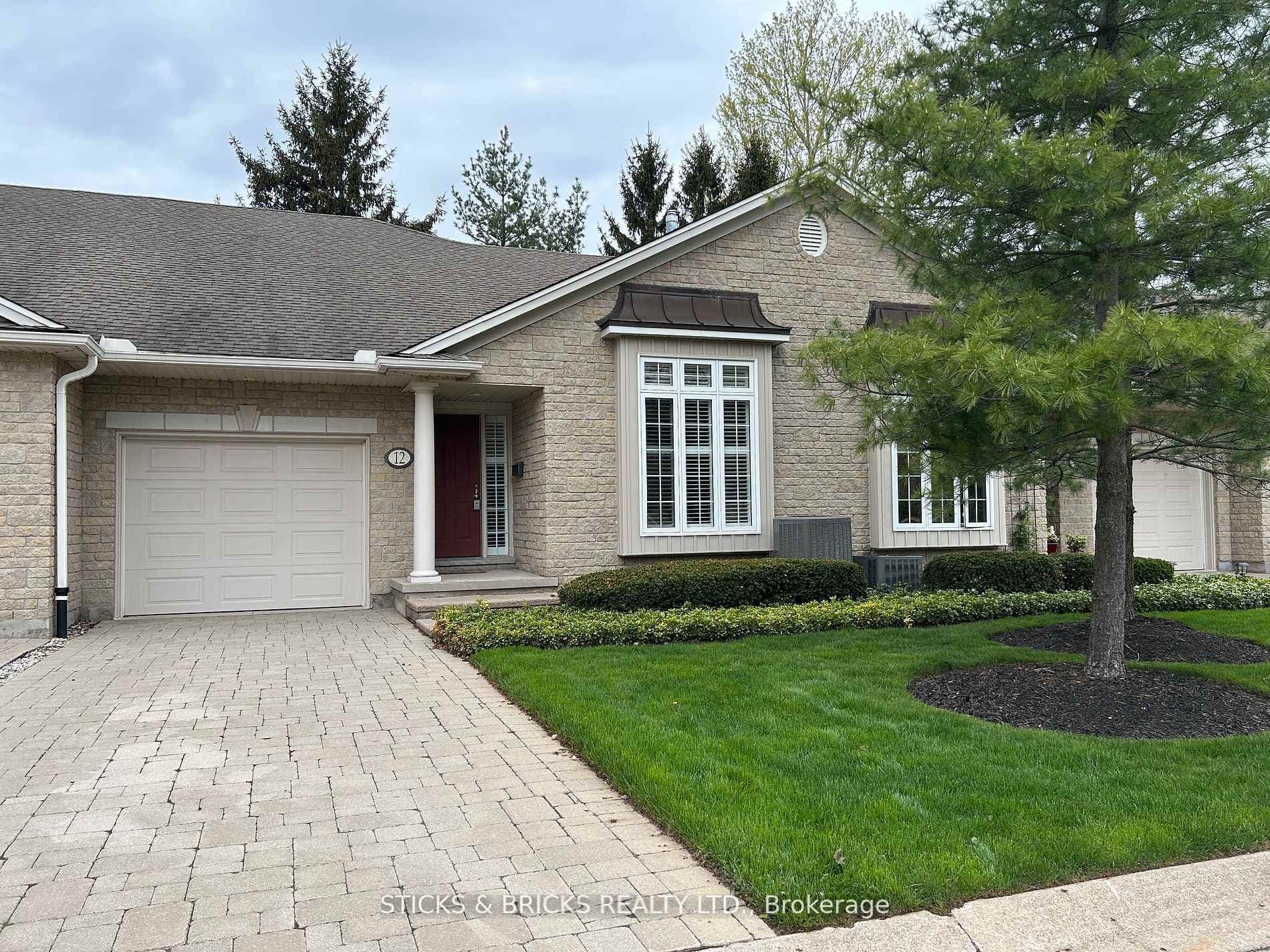 3241 Montrose Road Unit 12, Niagara Falls, ON L2H 3L3 - Photo 1