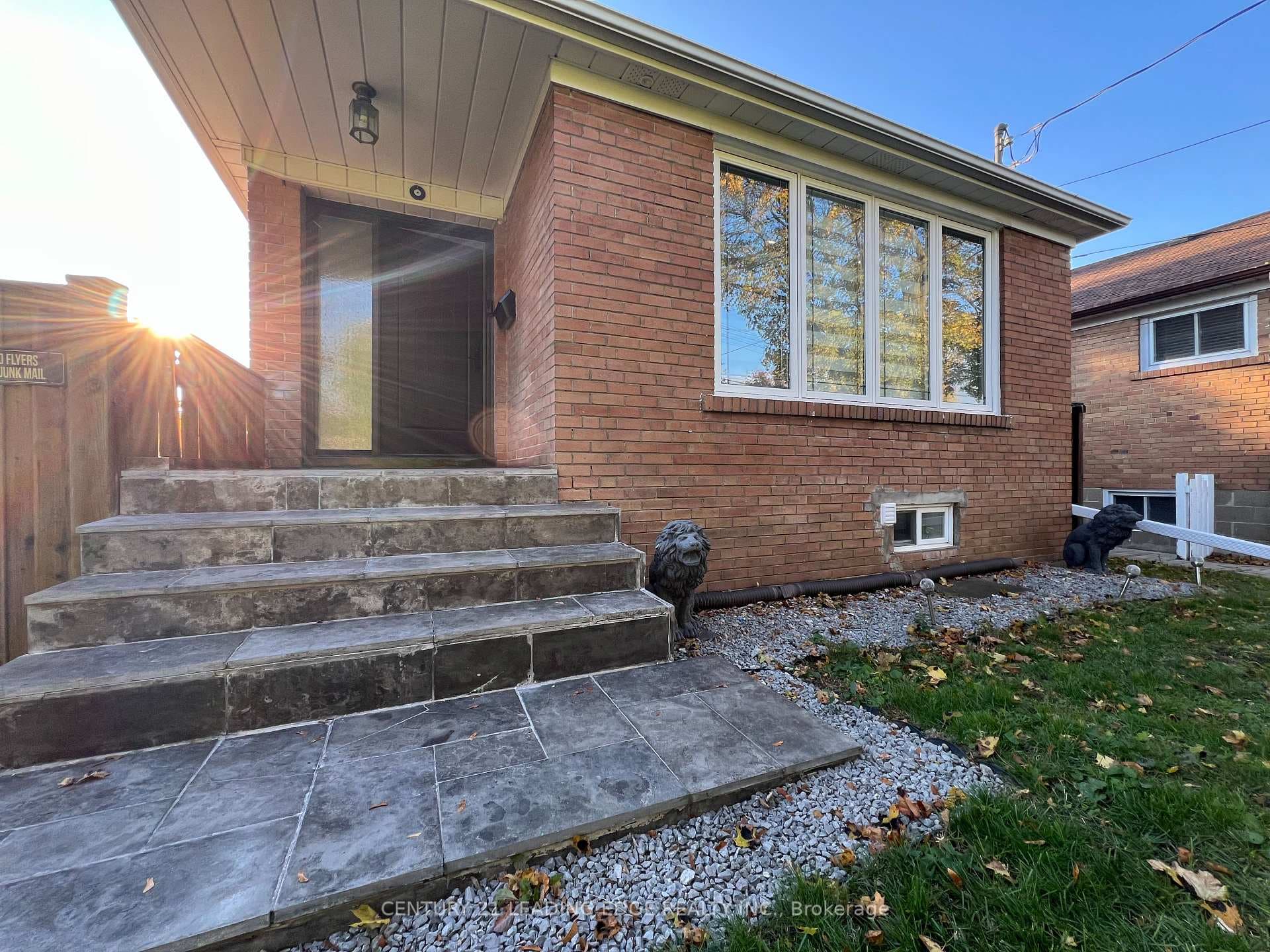 64 LINGARDE Drive, Dorset Park / Kennedy Park, ON M1R 1X9 - Photo 1