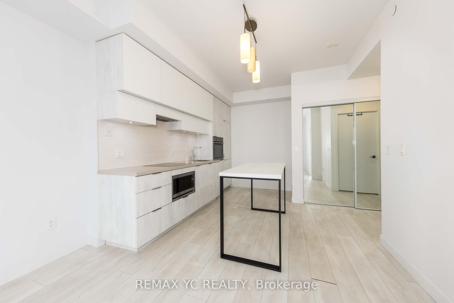 8 Eglinton Avenue Unit 2206, Leaside / Davisville, ON M4P 0C1 - Photo 1