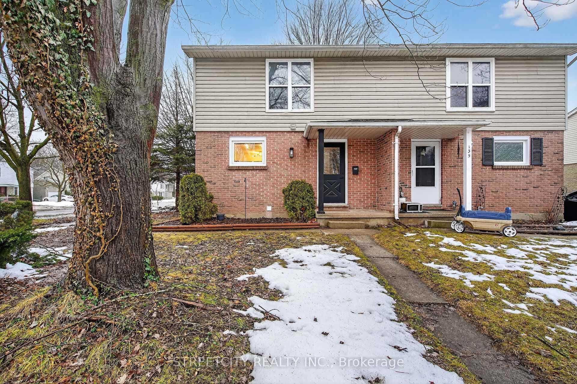 137 Monmore Road, London North, ON N6G 2W7 - Photo 1