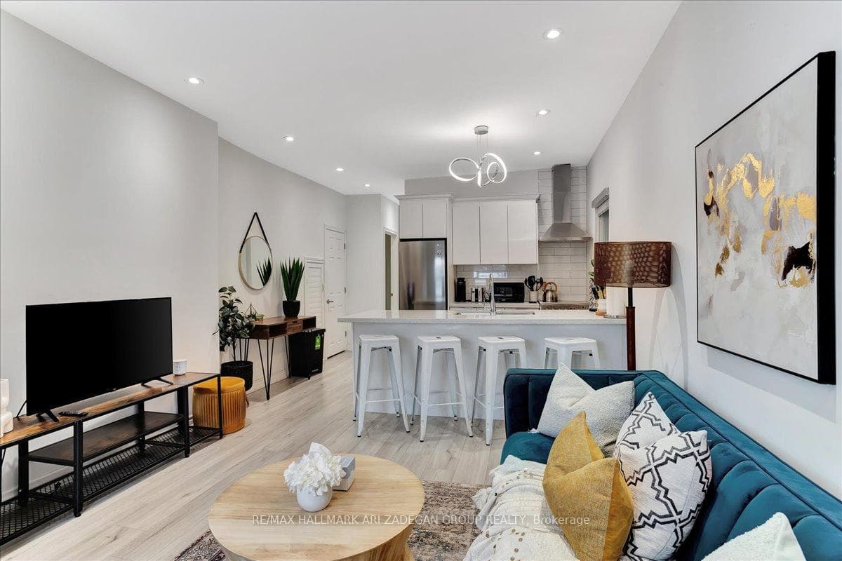 138 Booth Avenue Unit Main Fl, Toronto E01