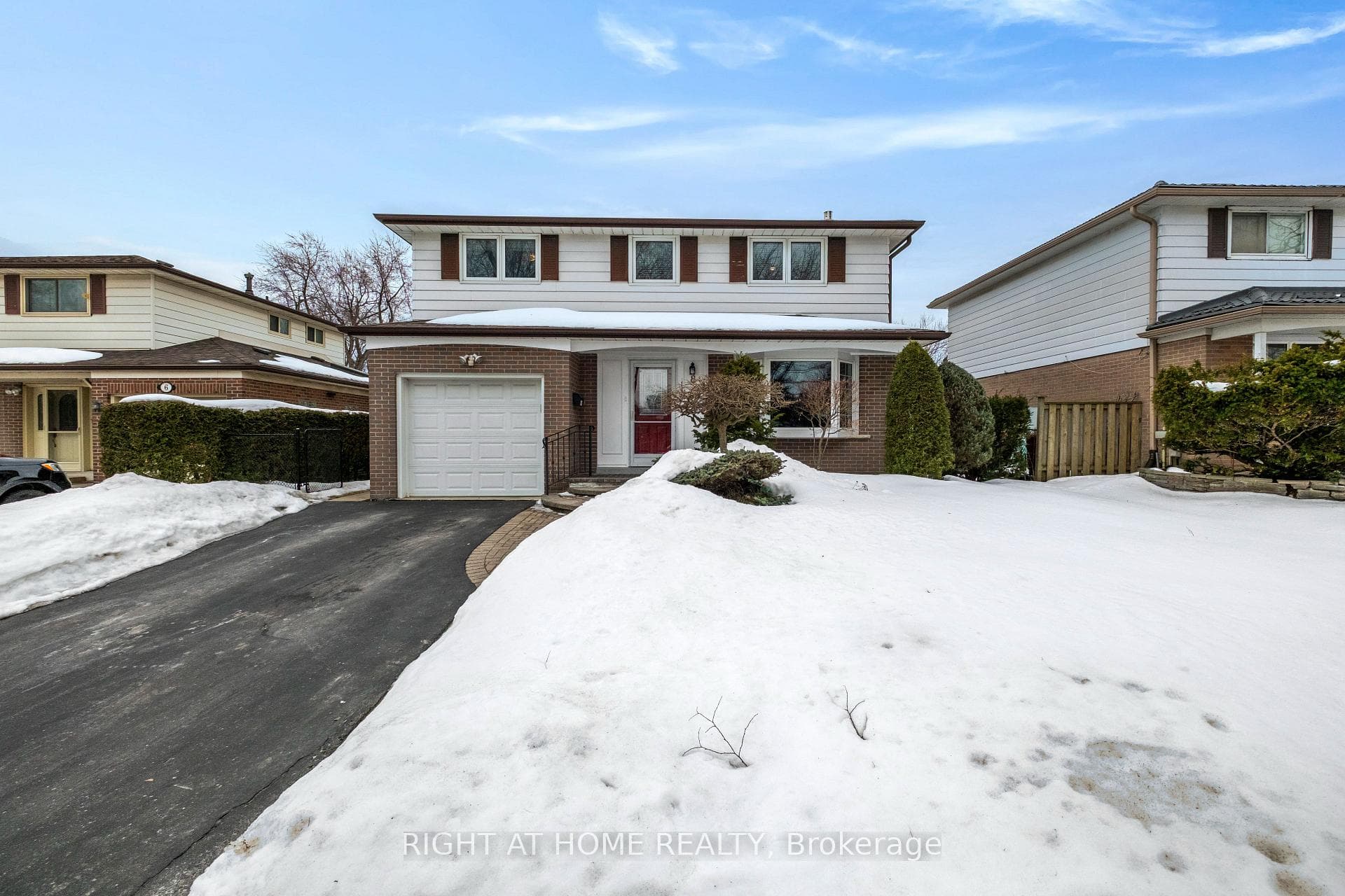 8 Parkington Crescent, Scarborough (West Hill / Highland Creek), ON M1H 2T7 - Photo 1