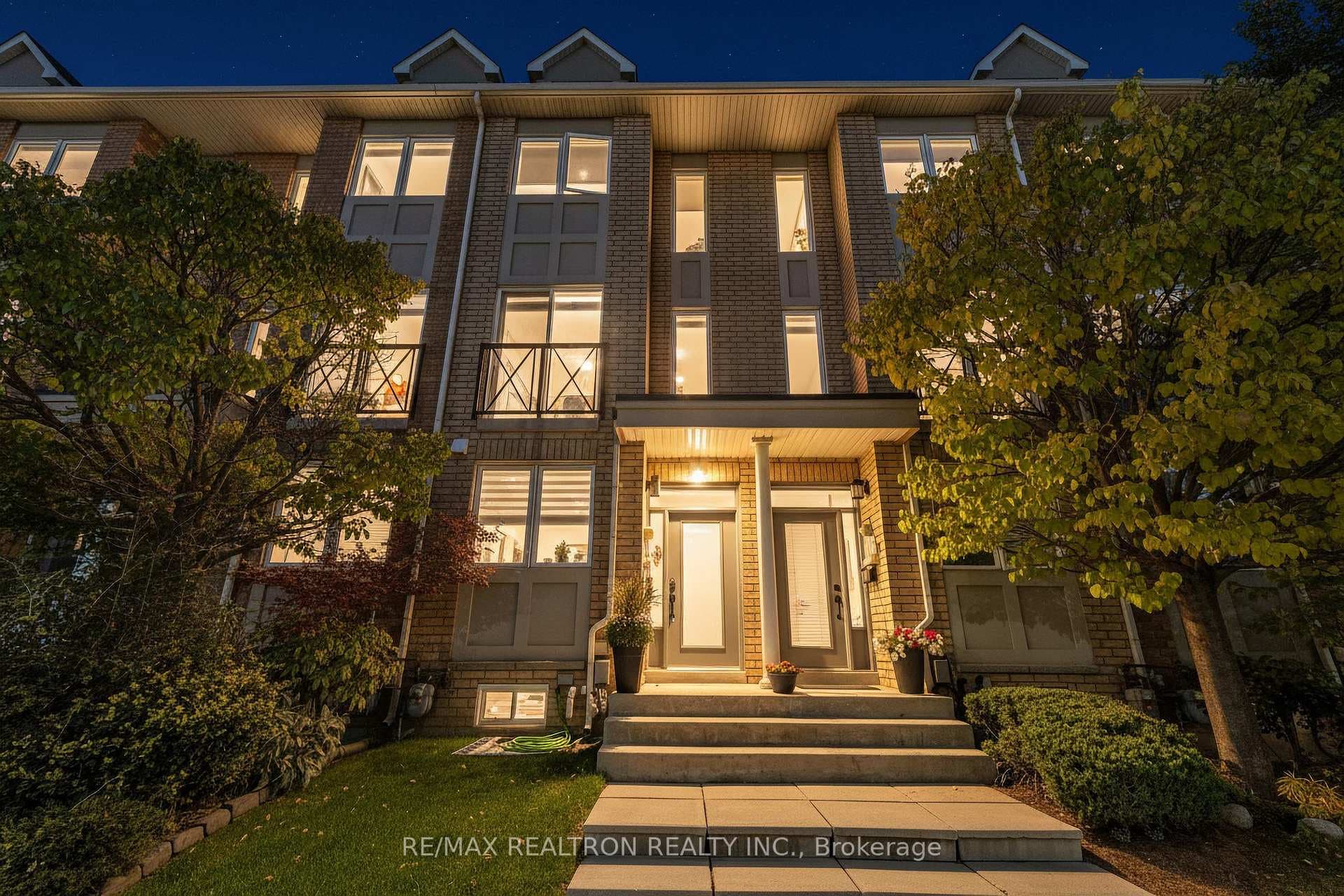 12 Market Garden Mews, Corso Italia / Dufferin Grove, ON M8Z 0A5 - Photo 1
