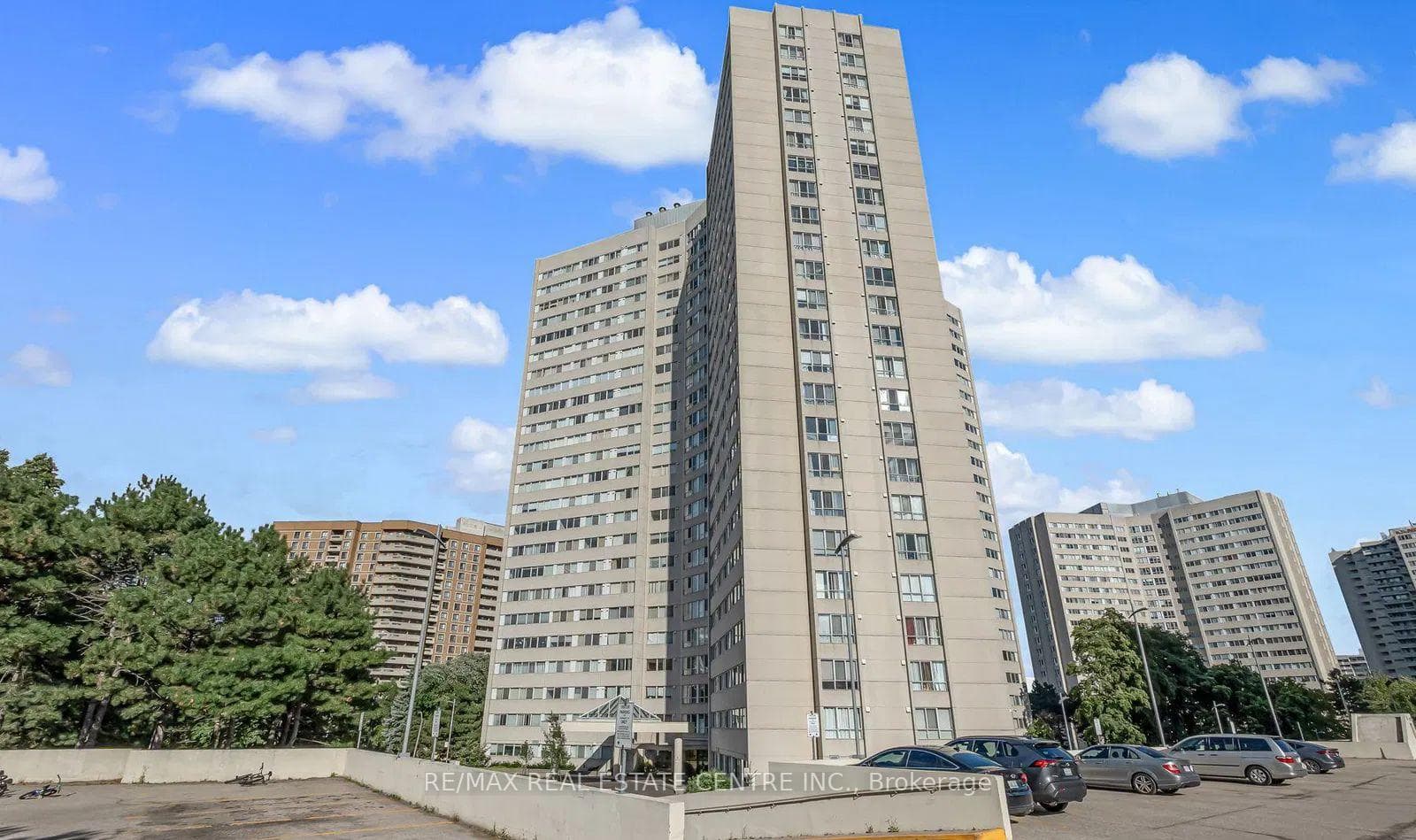 3700 Kaneff Crescent Unit 501, Mississauga, ON L5A 4B8 - Photo 1