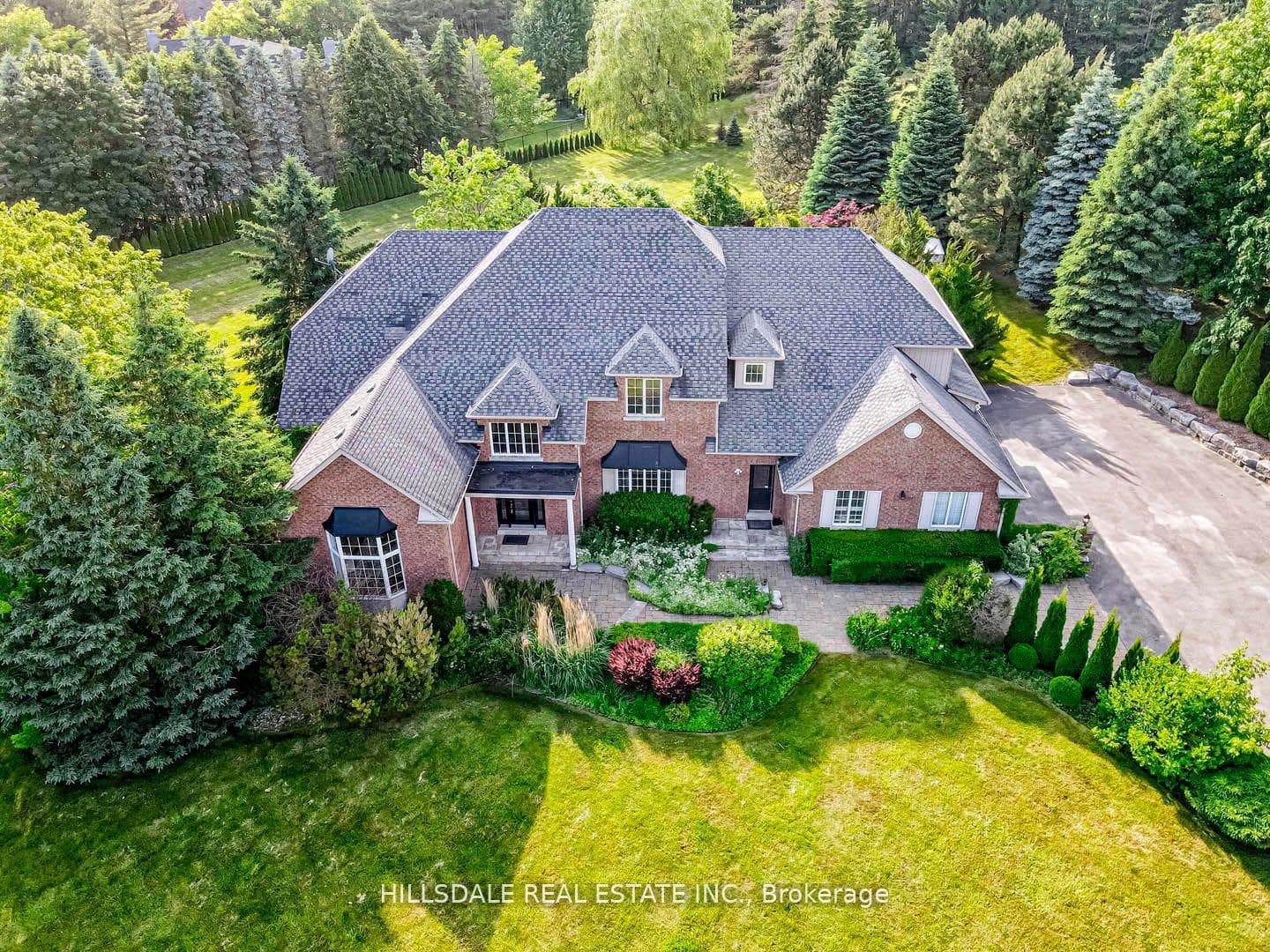 2 Dafoe Court, Aurora, ON L4G 7C8 - Photo 1