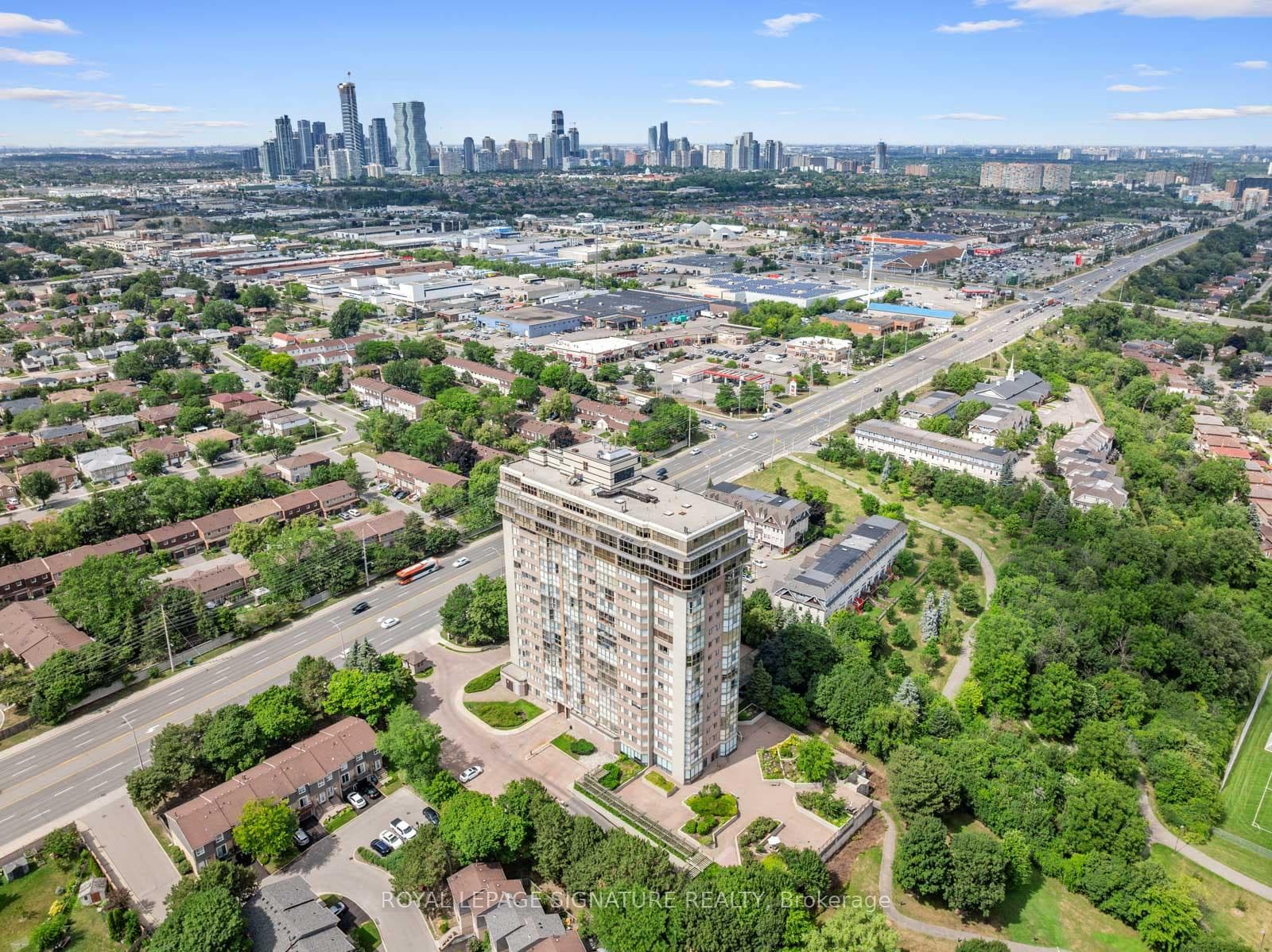 880 Dundas Street Unit LPH4, Mississauga, ON L5C 4H3 - Photo 1