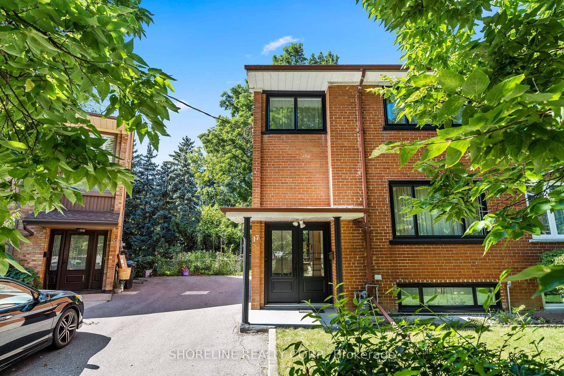 17 Cabot Court, Etobicoke (Islington / Rexdale), ON M9A 2H3 - Photo 1