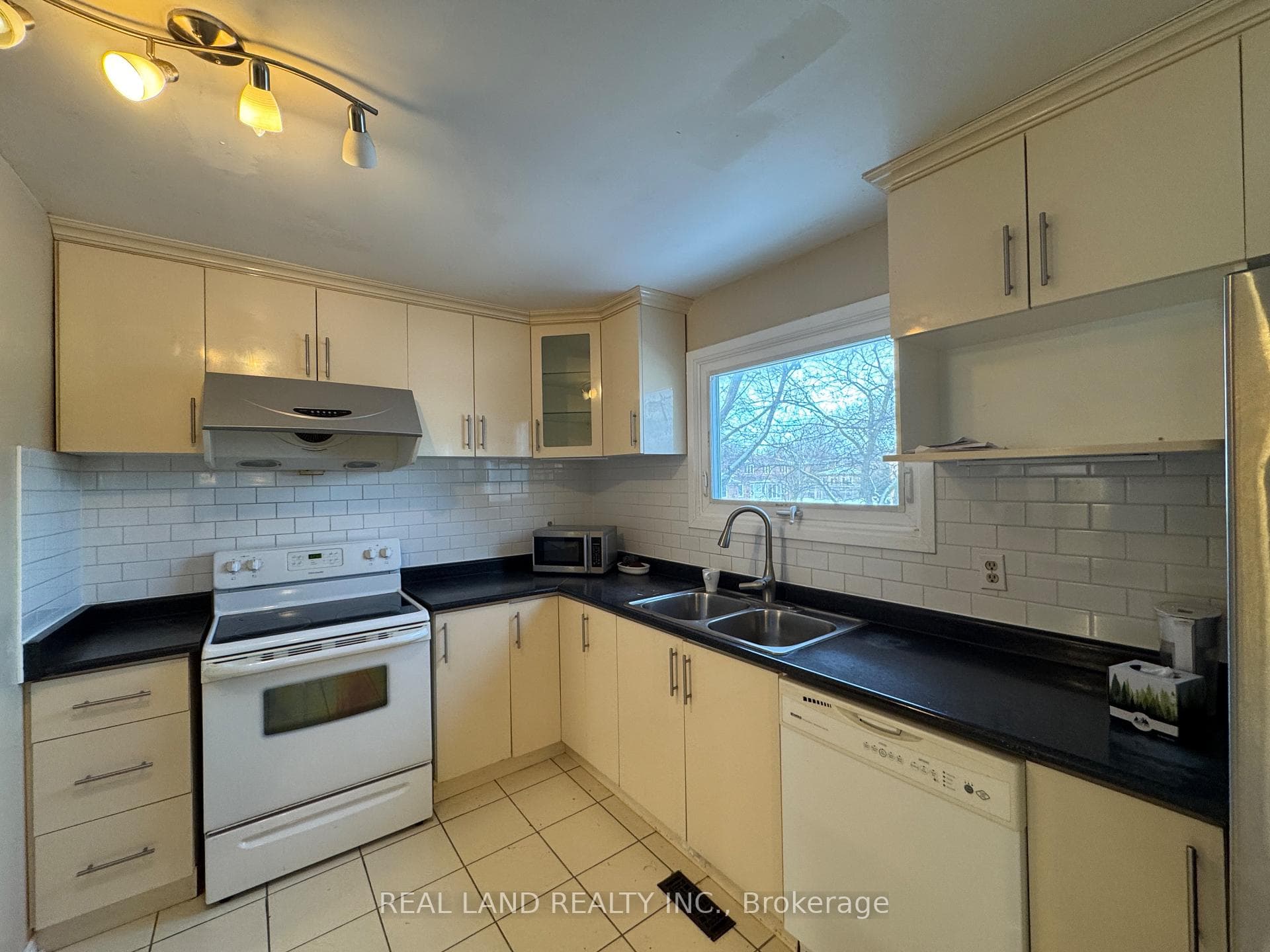 55 Snapdragon Drive, Hillcrest Village / Bayview Village, ON M2J 4X5 - Photo 1