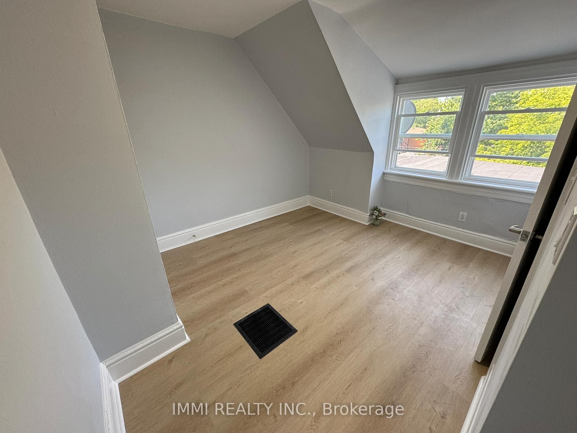 618 Bathurst Street Unit 302, Downtown Toronto / Waterfront, ON M5S 2R1 - Photo 1