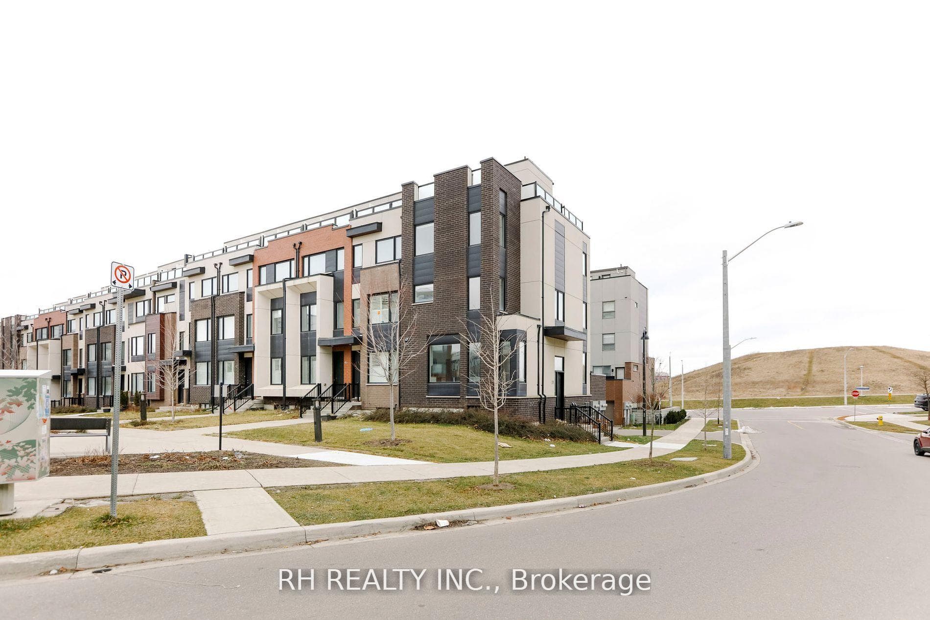 170 William Duncan Rd N N/A, Downsview / Black Creek, ON M3K 0B6 - Photo 1