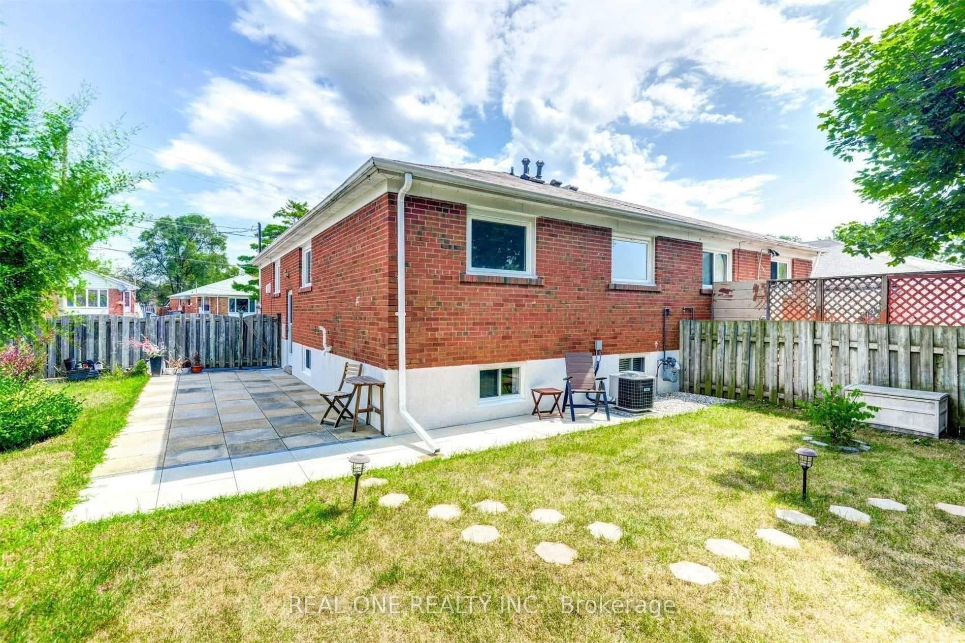 3482 Ashcroft Crescent Unit Bsmt, Mississauga, ON L5C 2E7 - Photo 1