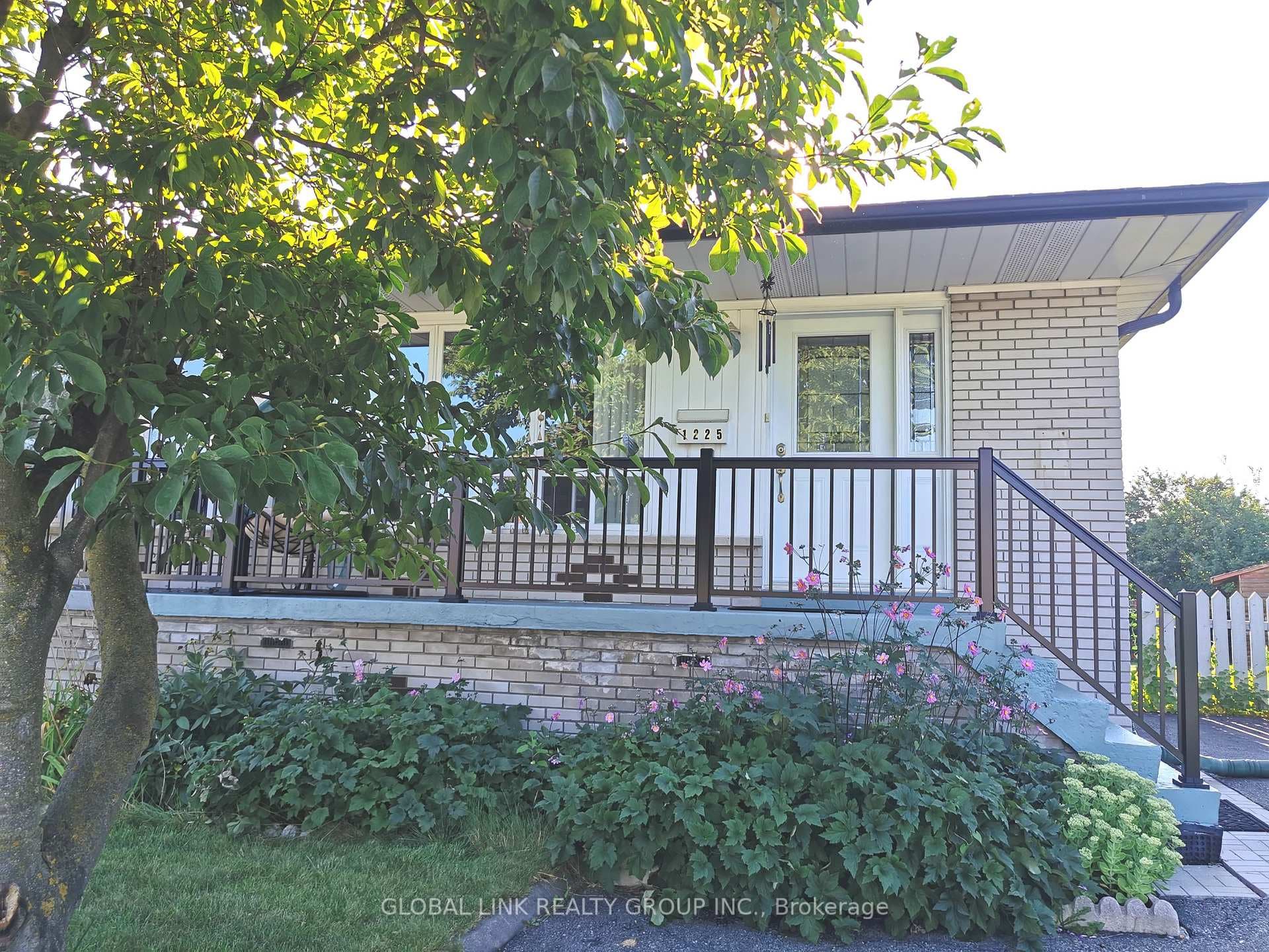 1225 Verhoeven Court, Mississauga, ON L5C 1N5 - Photo 1