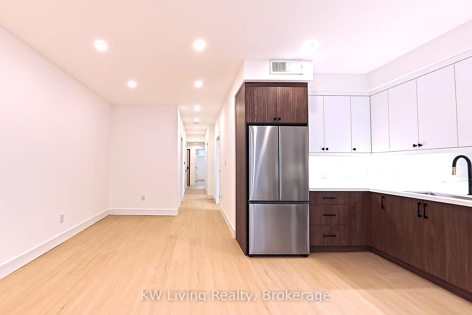 712 Eglinton Avenue Unit 101, Flemingdon Park / Don Mills, ON M4G 2K7 - Photo 1
