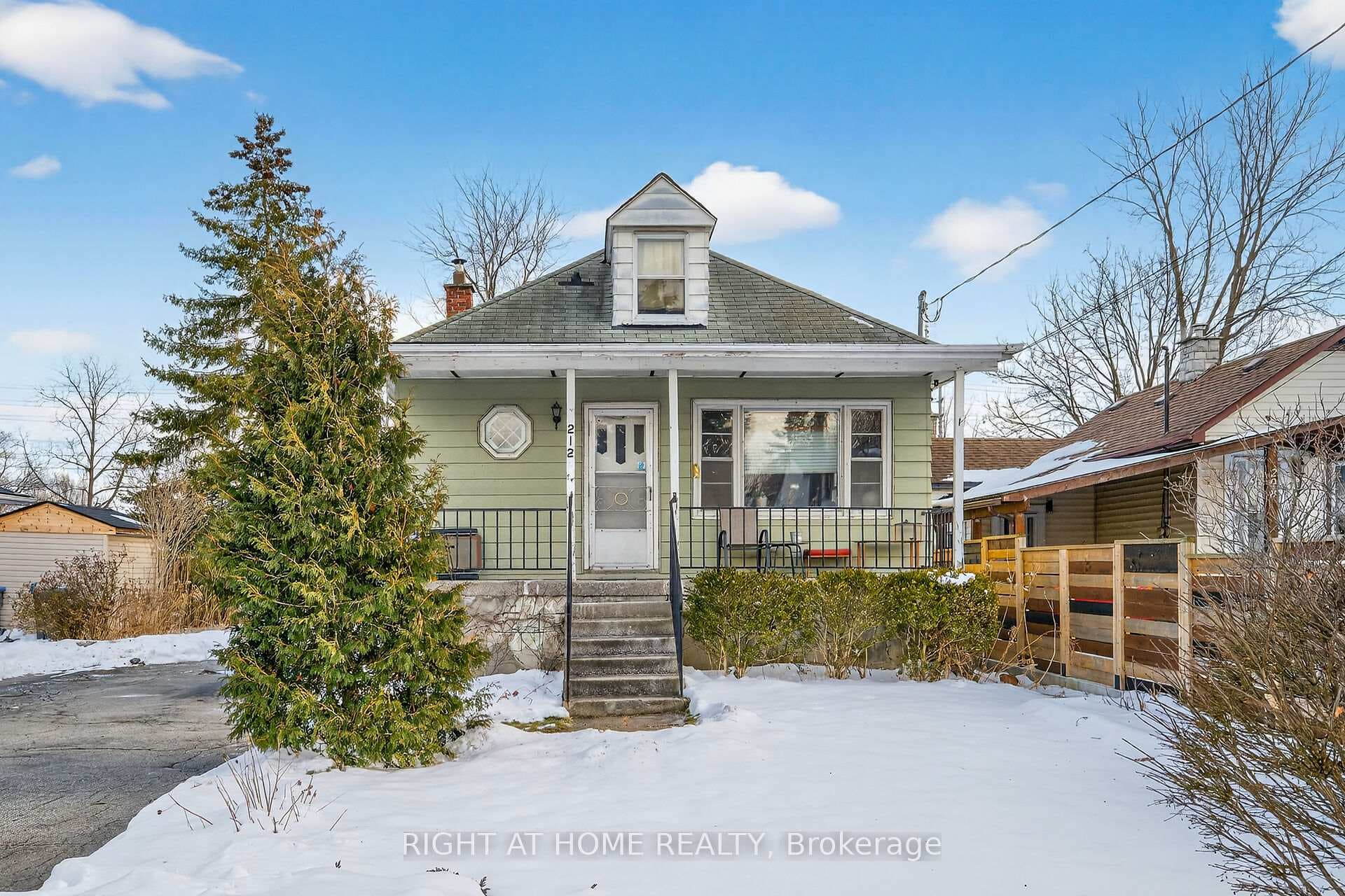 212 Troy Street, Mississauga, ON L5G 1S7 - Photo 1