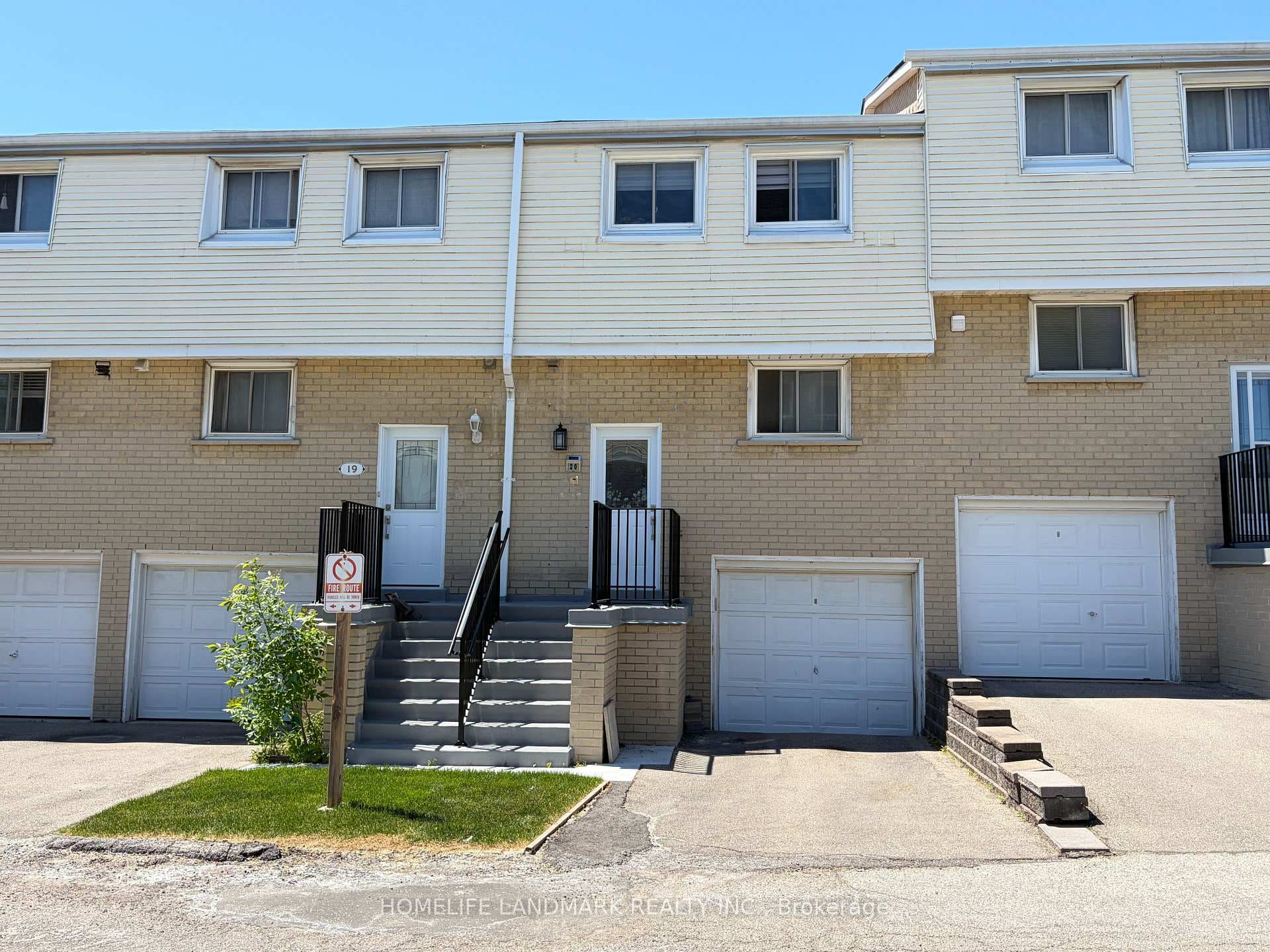 400 Mississauga Valley Boulevard Unit 20, Mississauga, ON L5A 3N6 - Photo 1