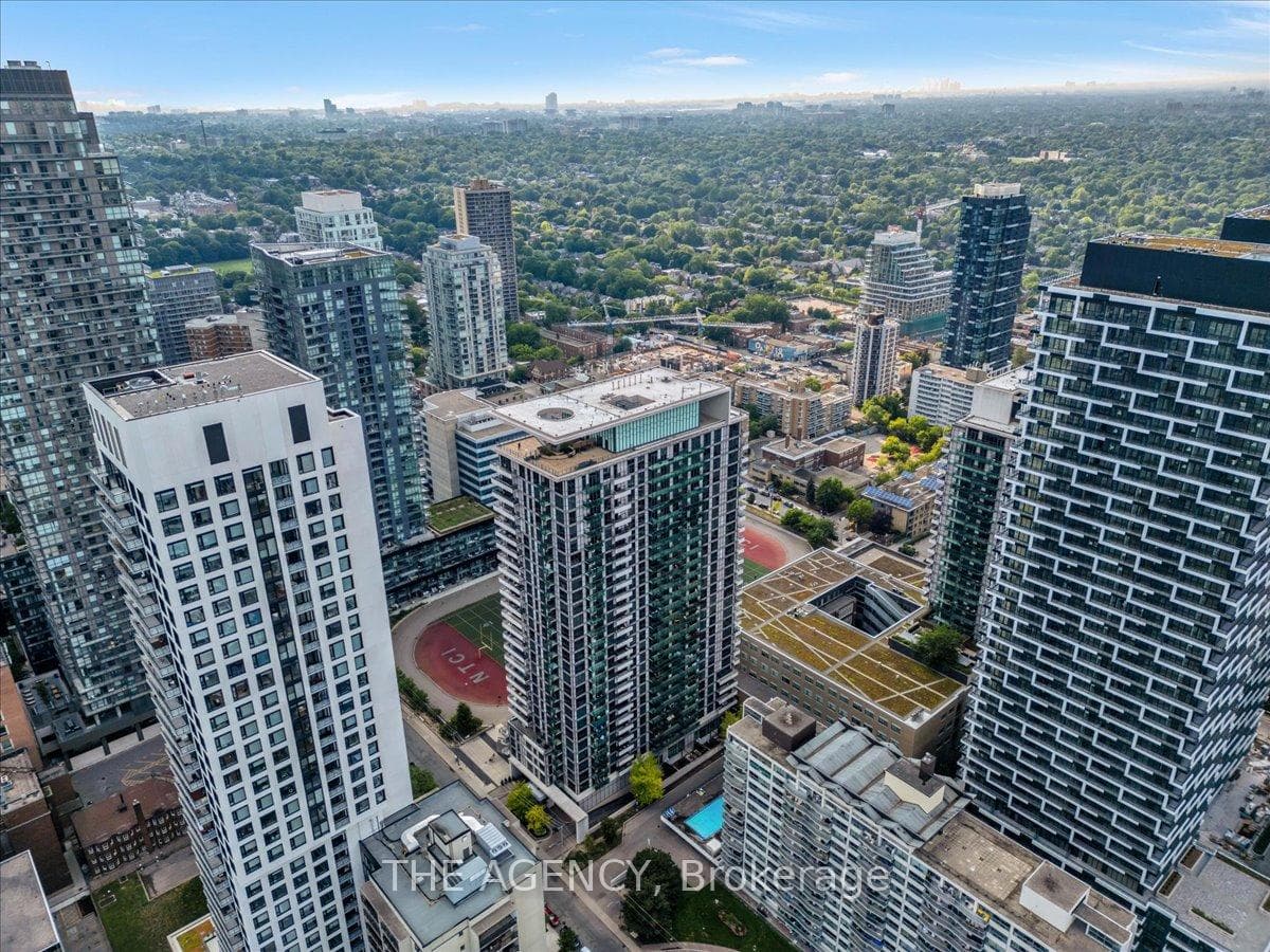 70 Roehampton Avenue Unit PH15, Leaside / Davisville, ON M4P 1R2 - Photo 1