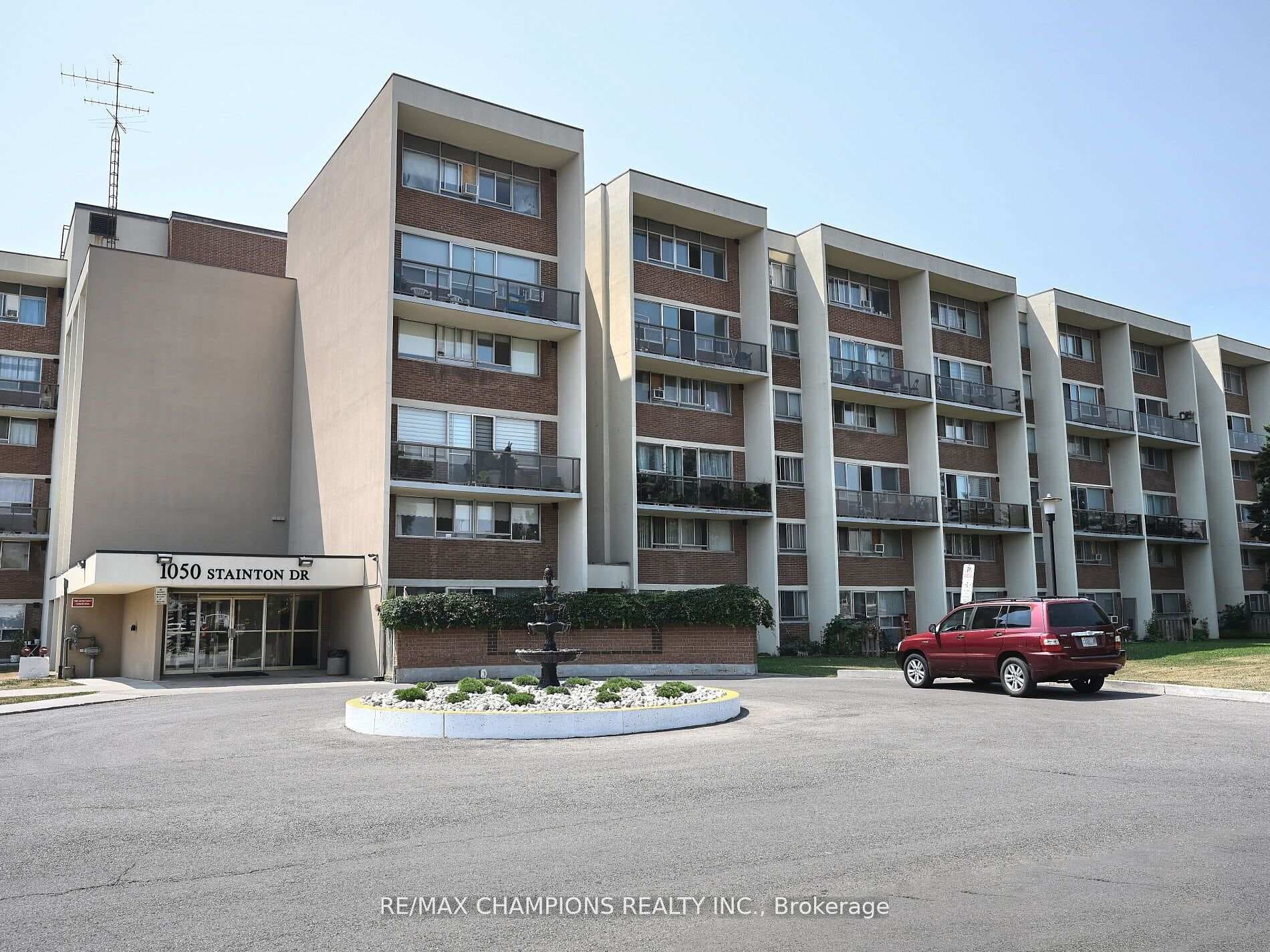 1050 Stainton Drive Unit 112, Mississauga, ON L5C 2T7 - Photo 1