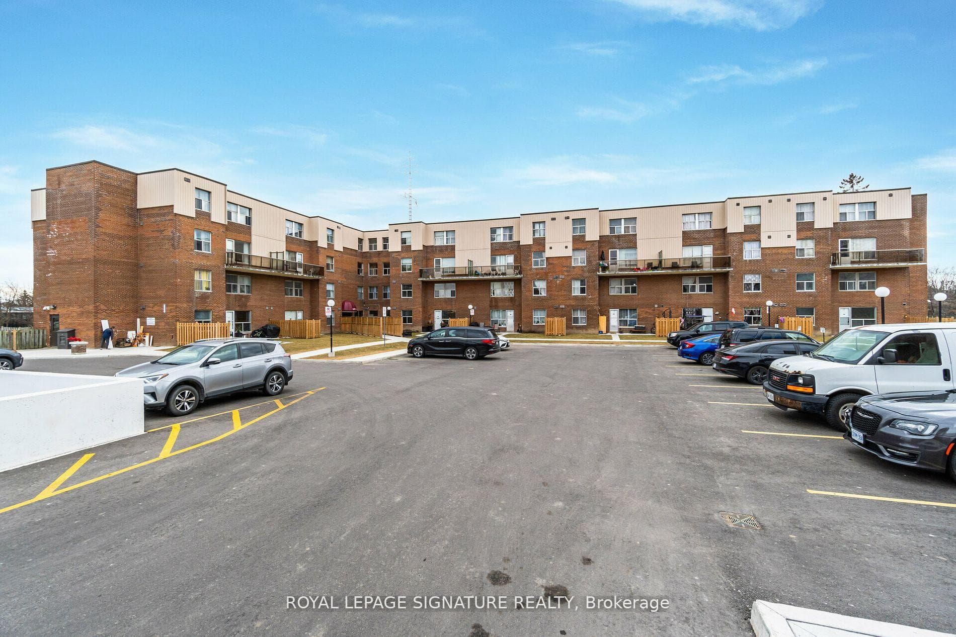 1055A Forestwood Drive Unit 103(upper), Mississauga, ON L5C 2T8 - Photo 1