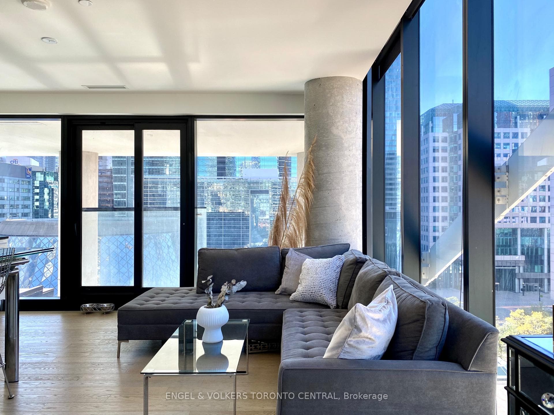 224 King Street Unit 806, Downtown Toronto / Waterfront, ON M5V 1H8 - Photo 1