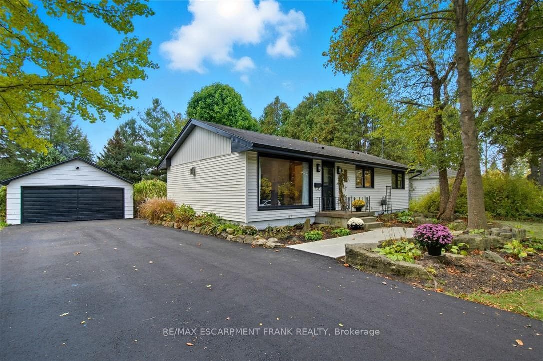 570 Westview Avenue, Hamilton, ON L9G 1N9 - Photo 1