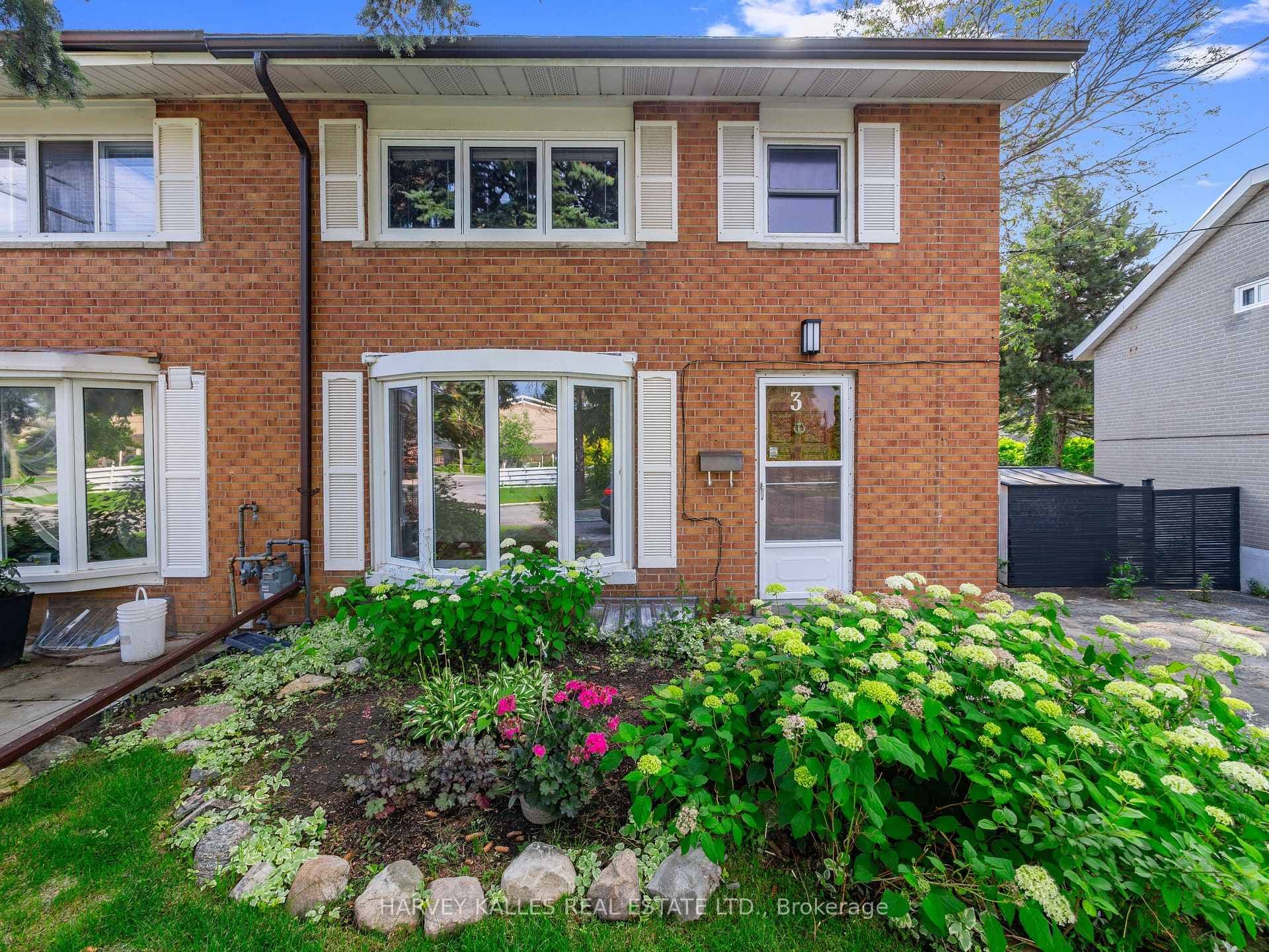 3 Billington Crescent, Don Mills / Parkwoods / Victoria Village